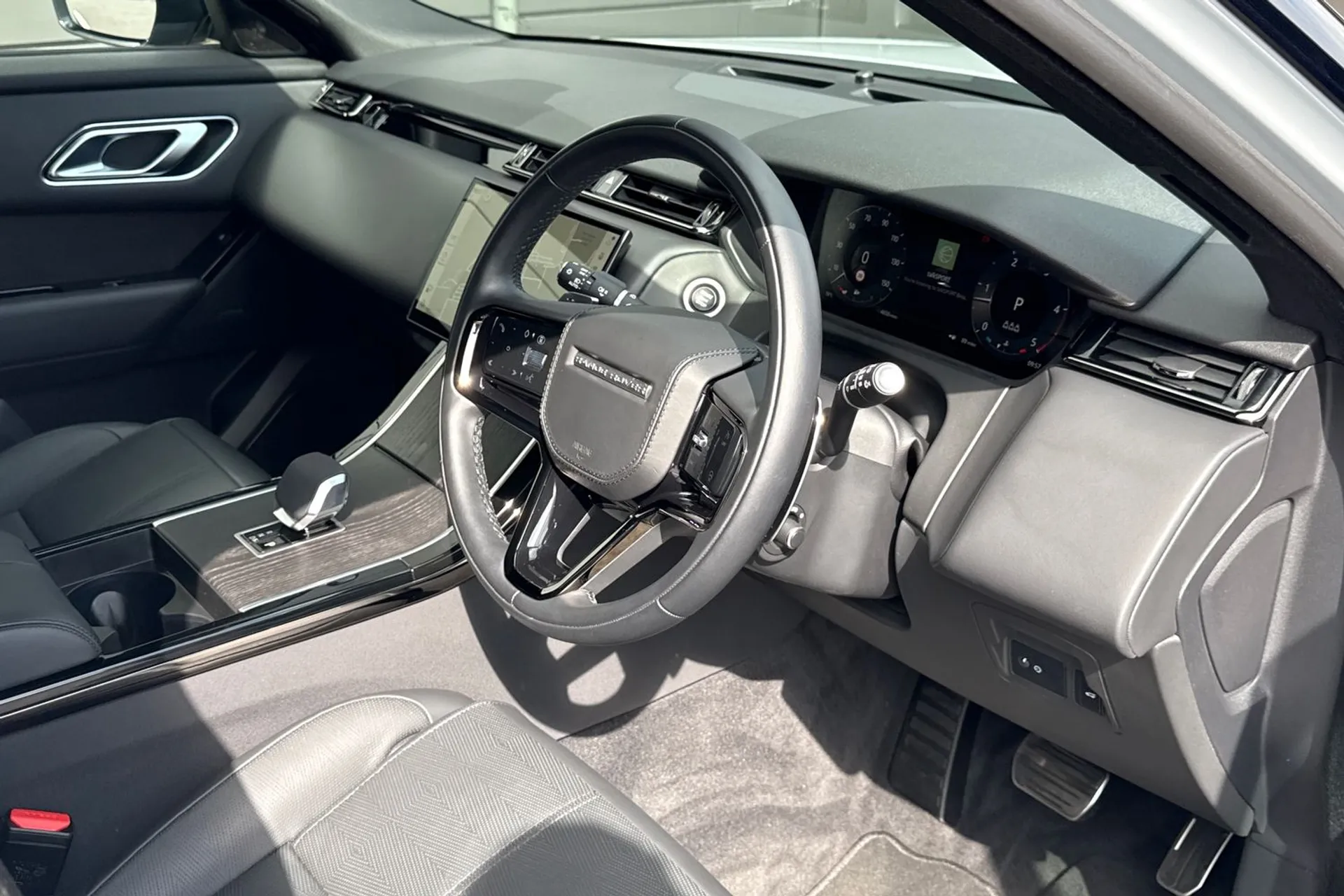 LAND ROVER RANGE ROVER VELAR thumbnail image number 20
