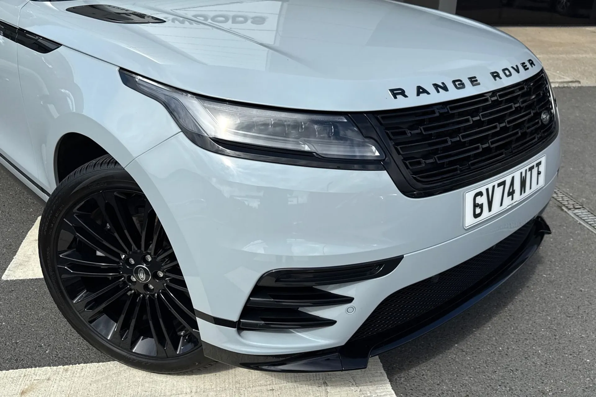 LAND ROVER RANGE ROVER VELAR thumbnail image number 18