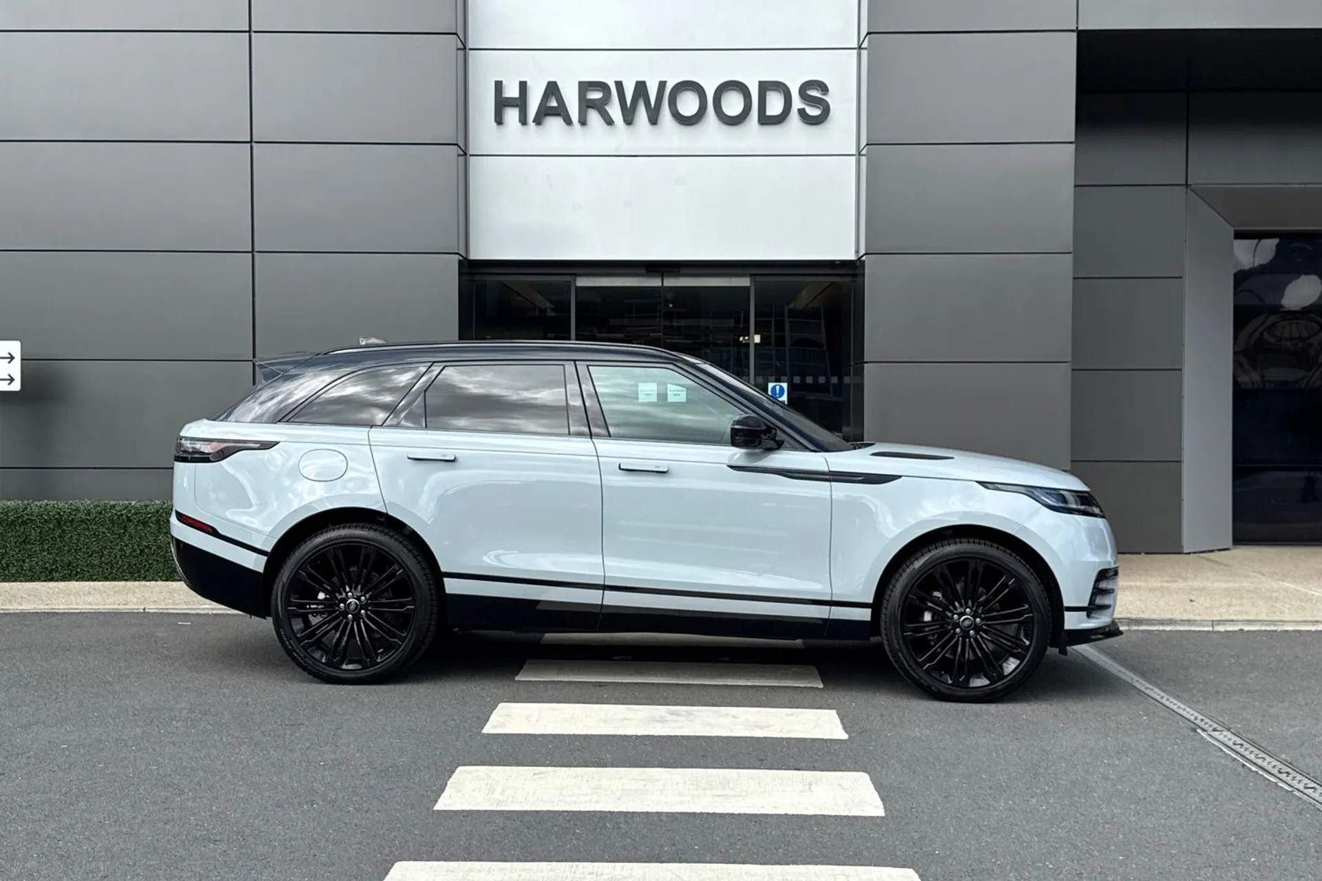 LAND ROVER RANGE ROVER VELAR thumbnail image number 2