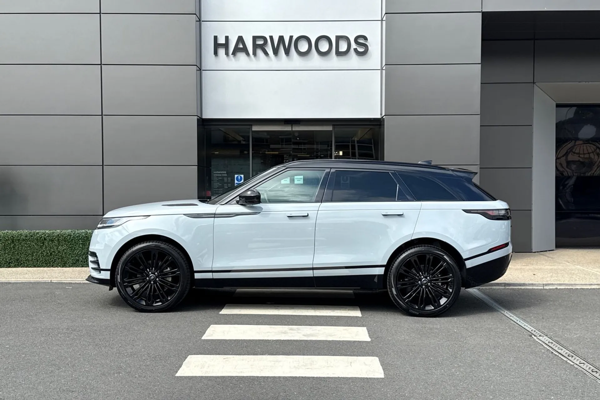 LAND ROVER RANGE ROVER VELAR thumbnail image number 12