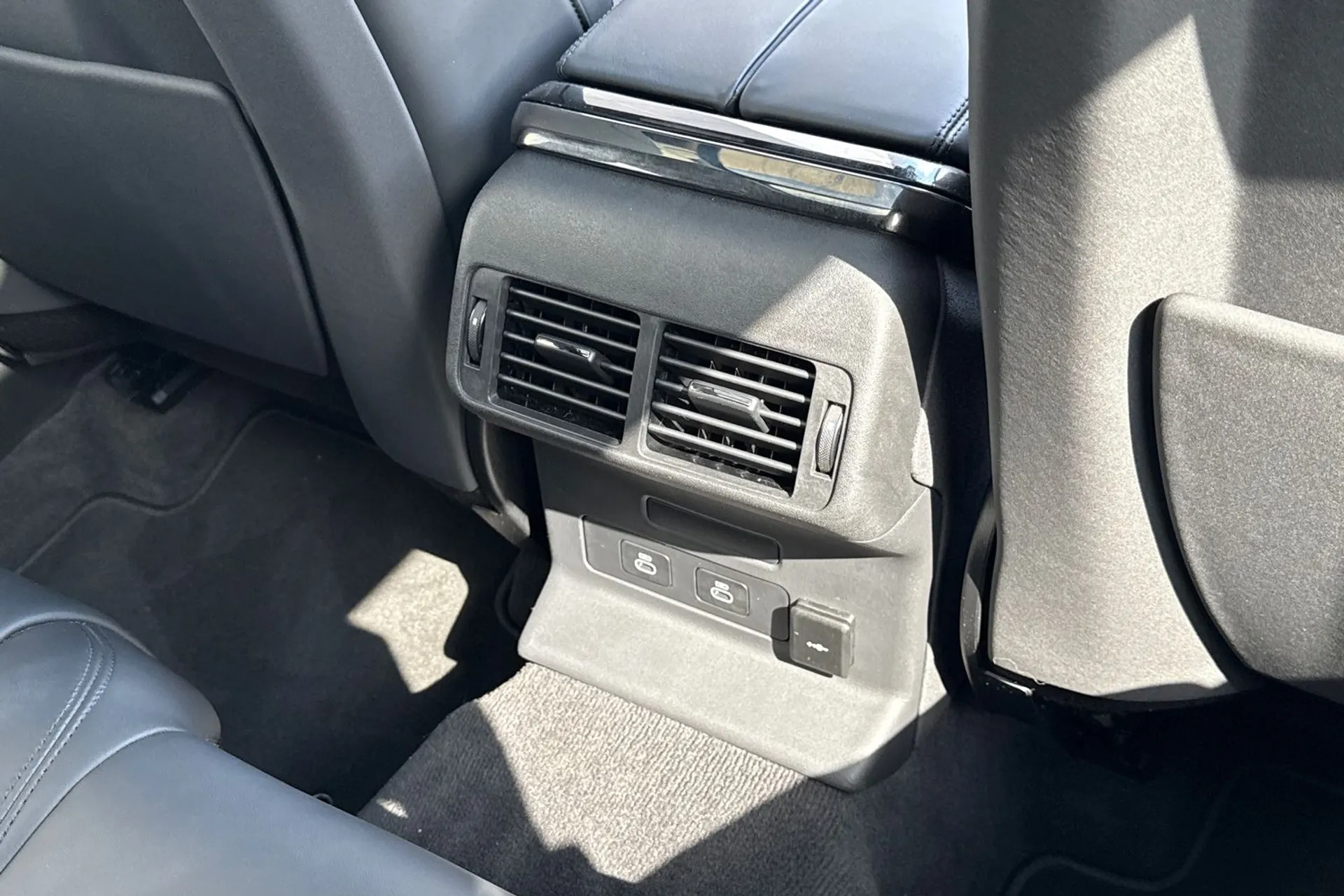 LAND ROVER RANGE ROVER VELAR thumbnail image number 58