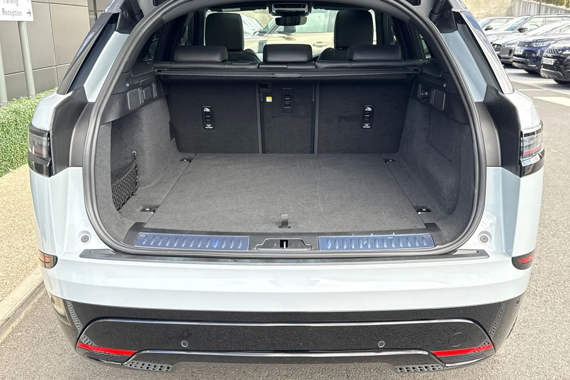 LAND ROVER RANGE ROVER VELAR thumbnail image number 32