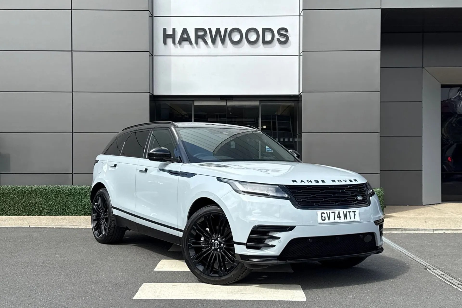 LAND ROVER RANGE ROVER VELAR focused image