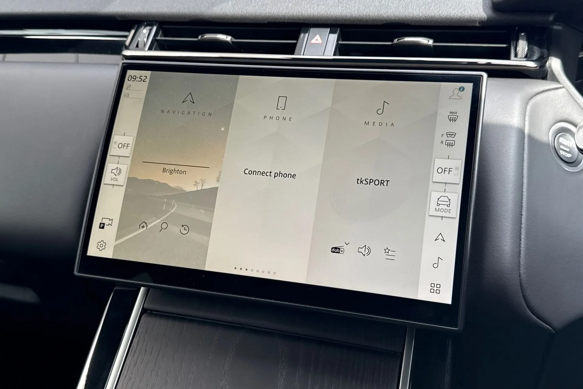 LAND ROVER RANGE ROVER VELAR thumbnail image number 59