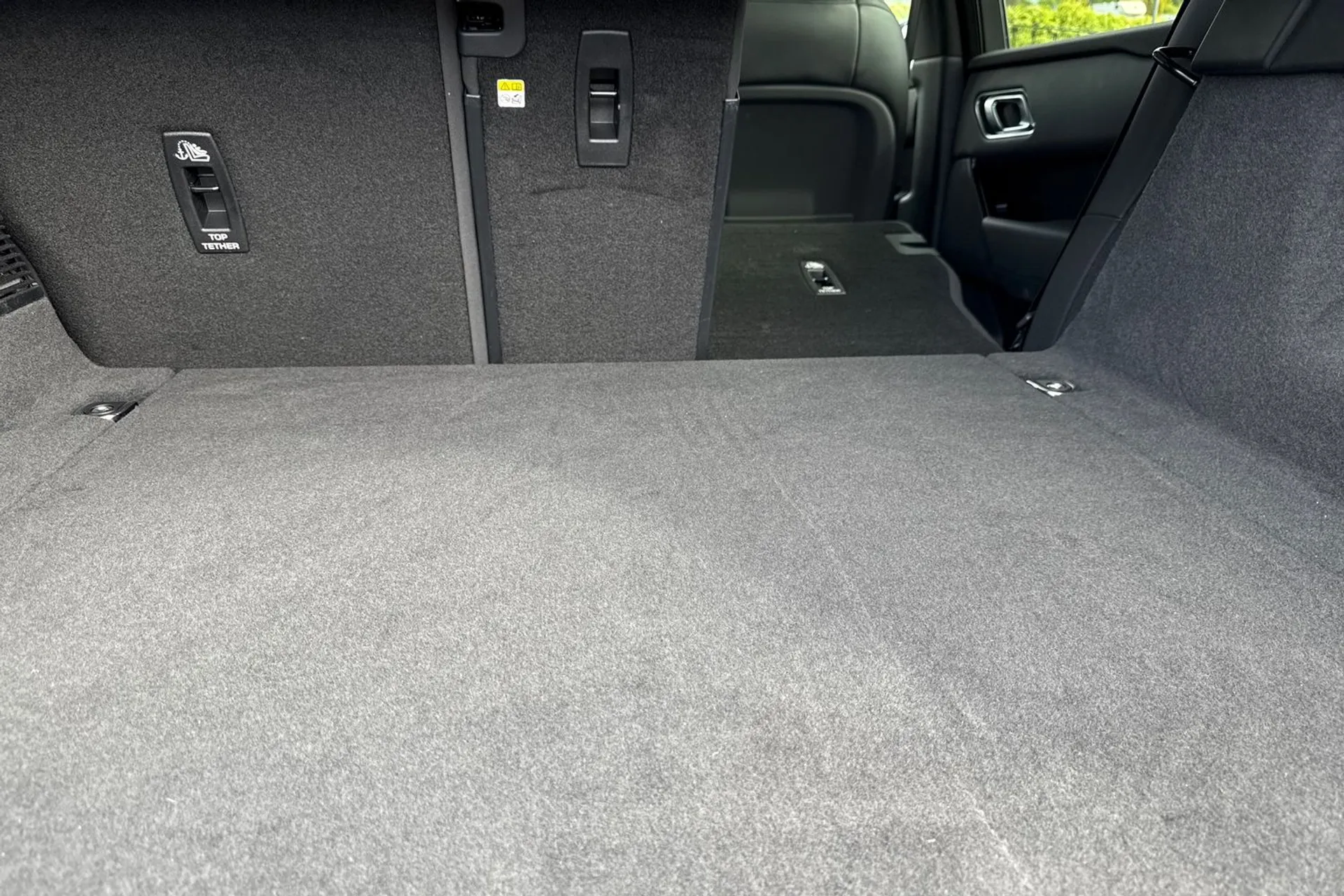 LAND ROVER RANGE ROVER VELAR thumbnail image number 34