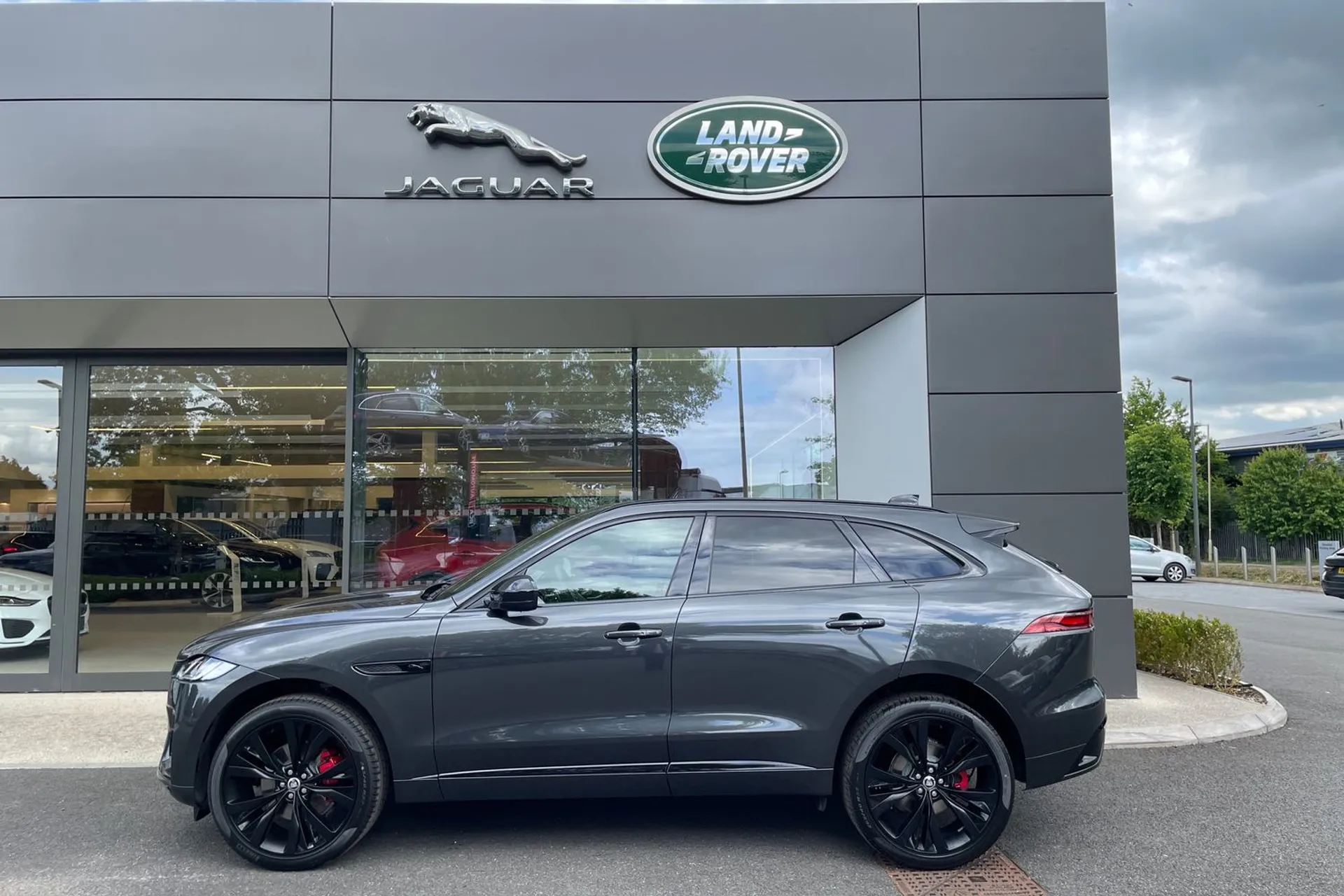 Jaguar F-PACE thumbnail image number 26