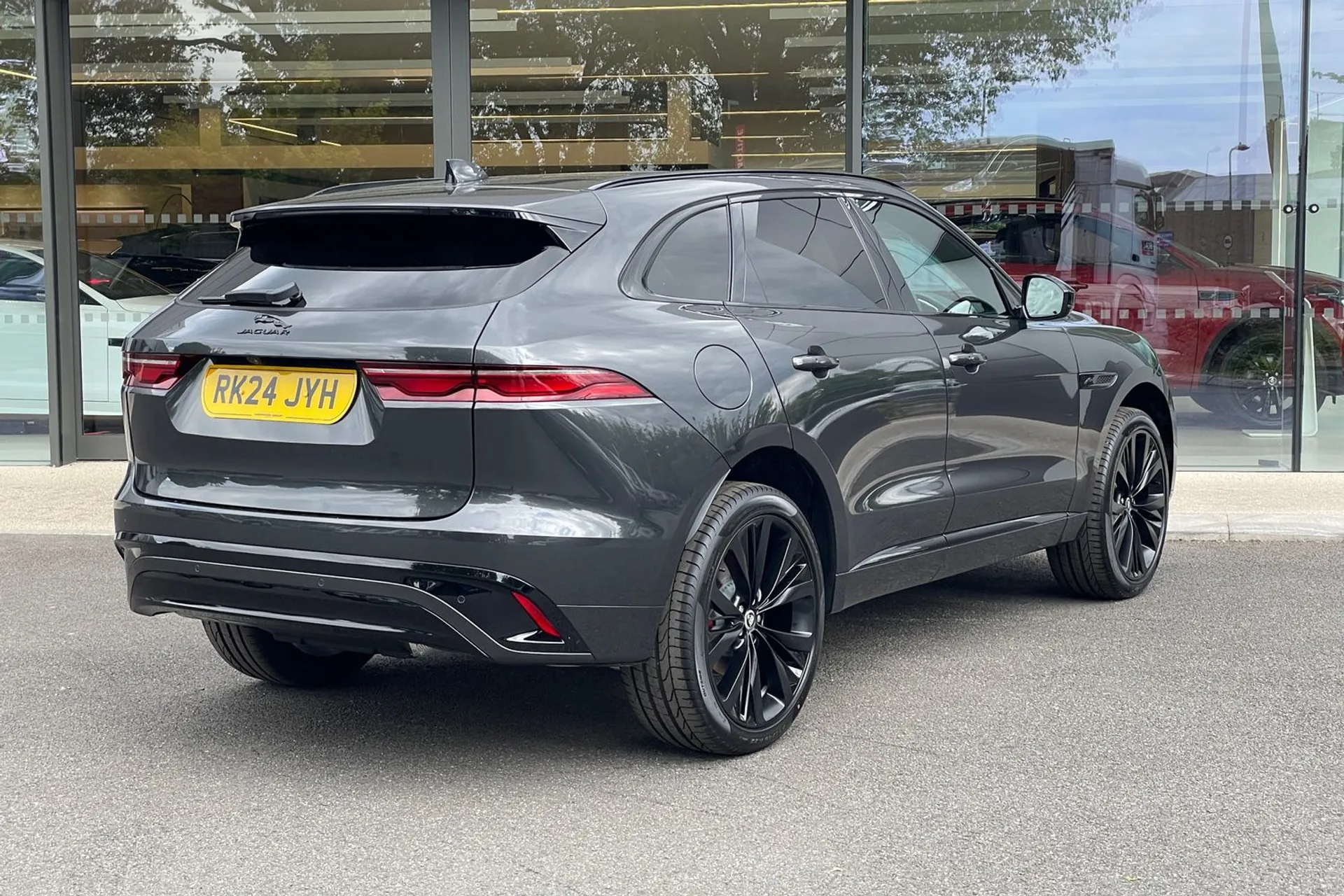 Jaguar F-PACE thumbnail image number 7