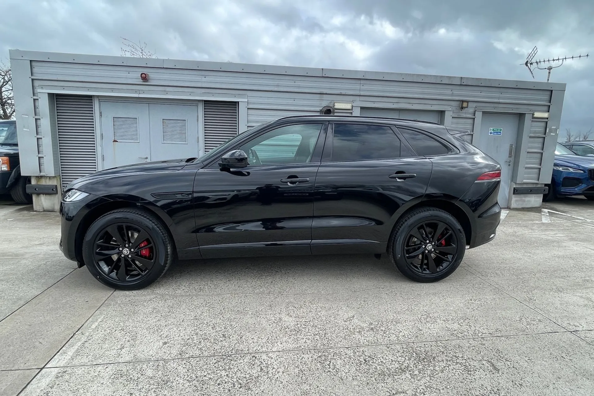 Jaguar F-PACE thumbnail image number 28