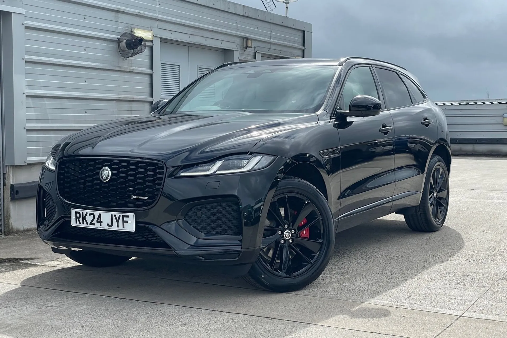 Jaguar F-PACE thumbnail image number 30