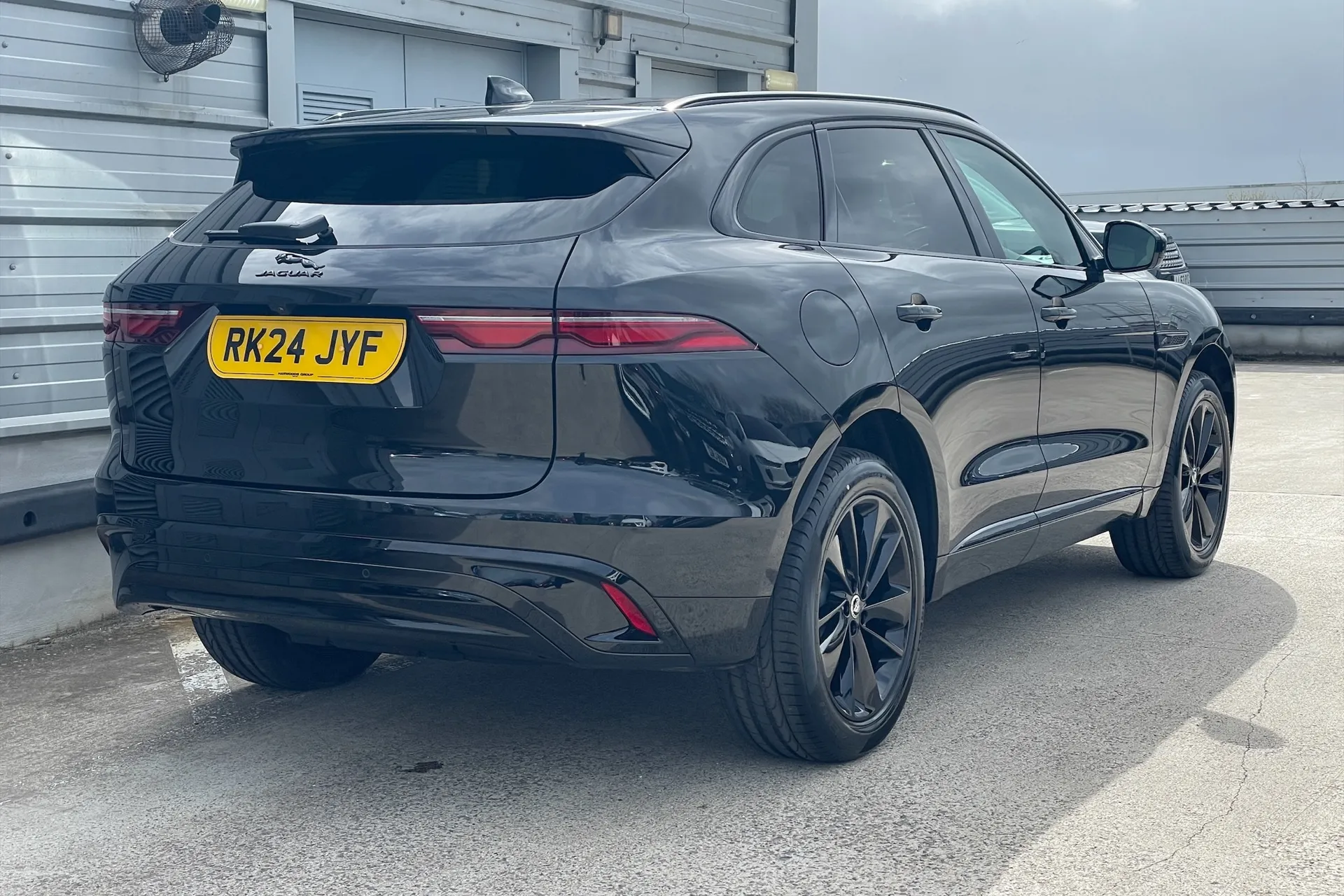 Jaguar F-PACE thumbnail image number 7