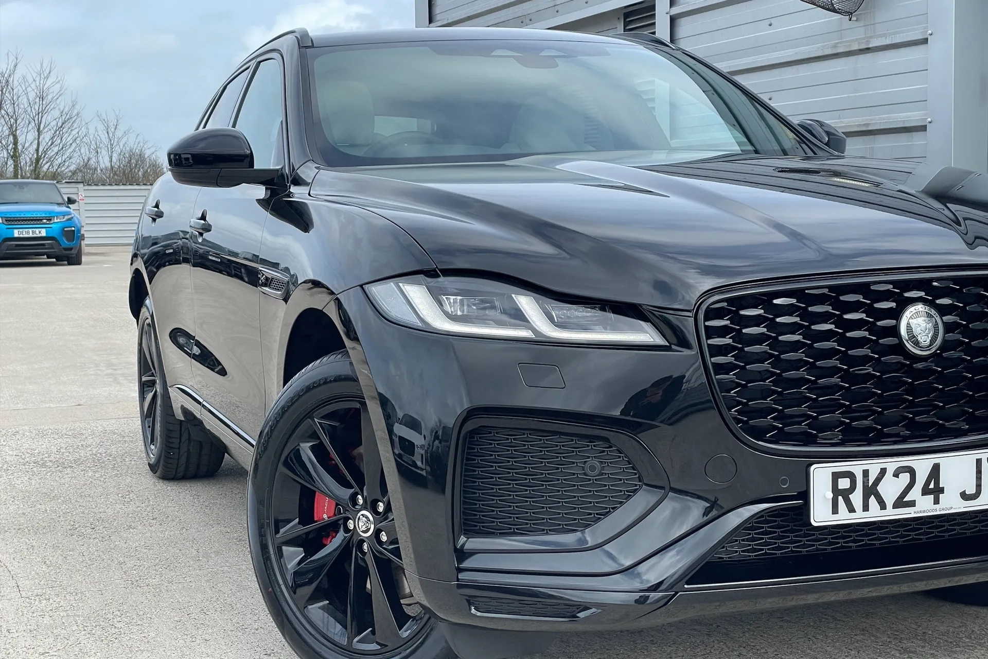 Jaguar F-PACE thumbnail image number 32