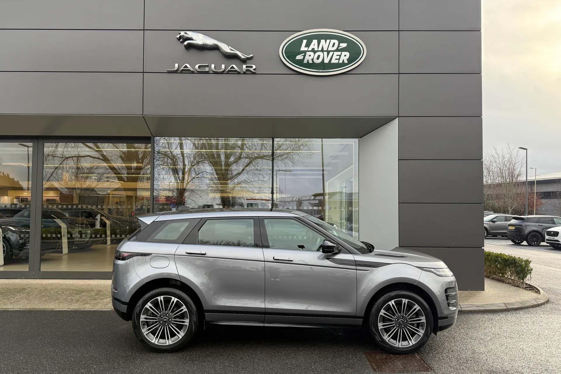 LAND ROVER RANGE ROVER EVOQUE thumbnail image number 2