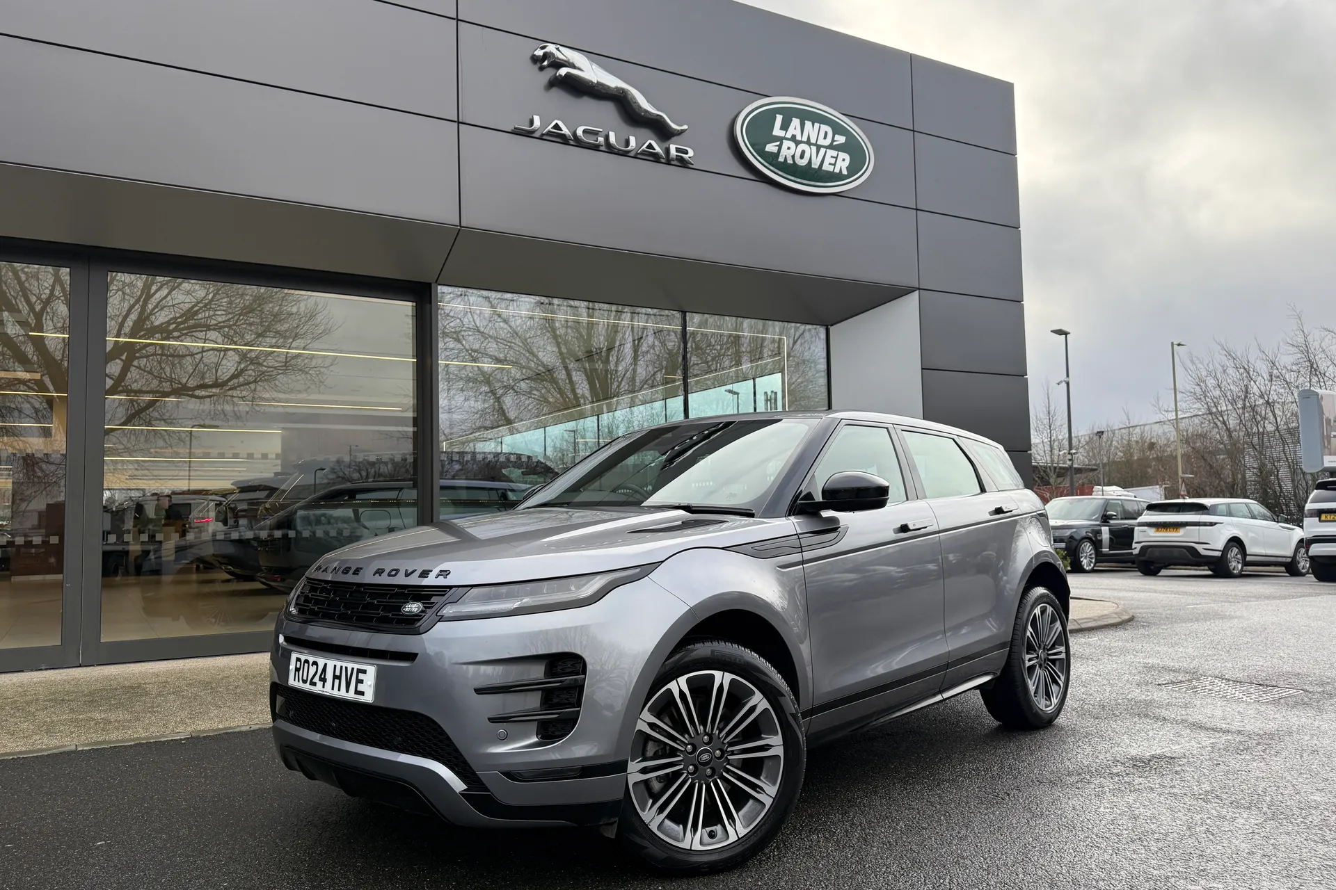 LAND ROVER RANGE ROVER EVOQUE focused image