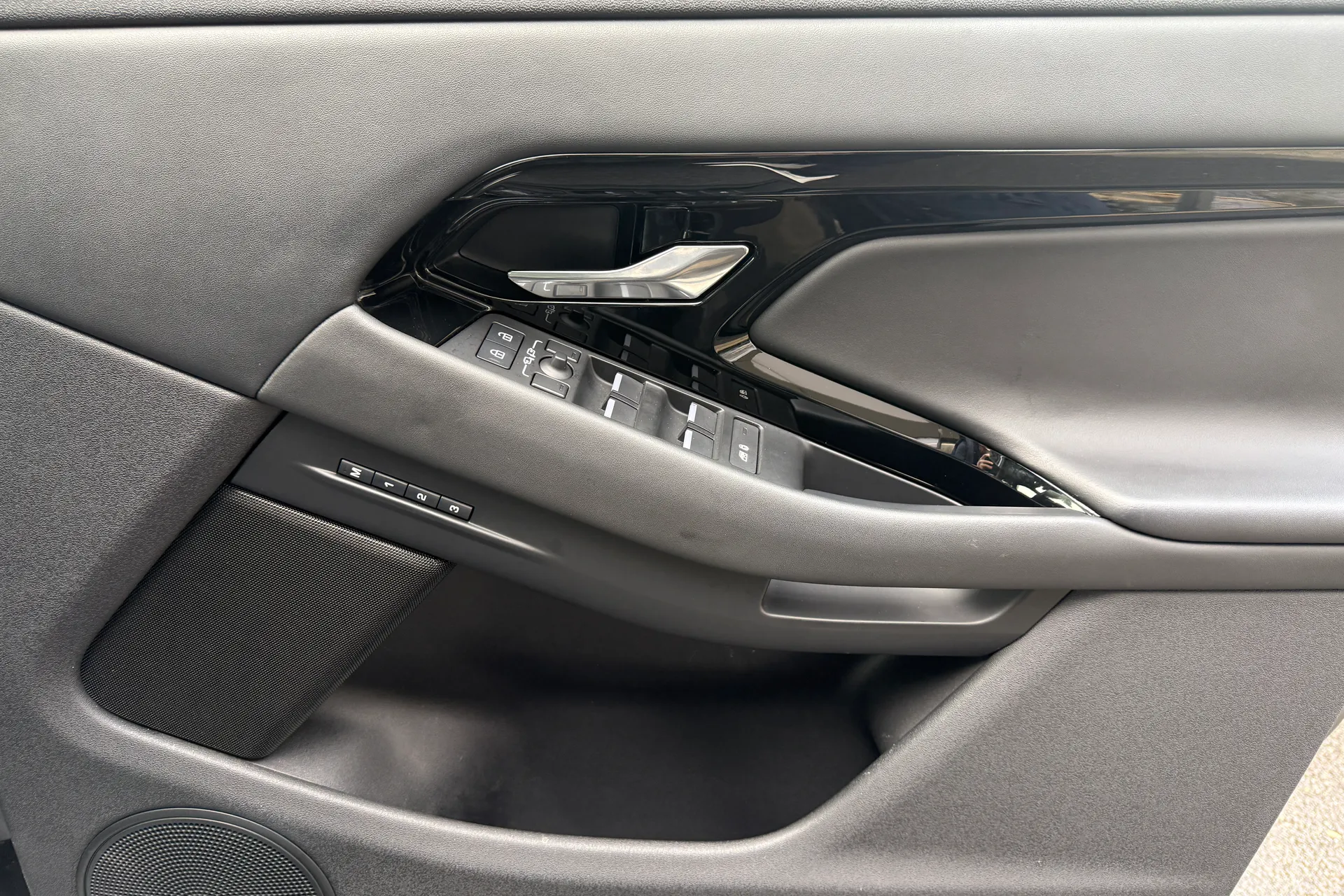 LAND ROVER RANGE ROVER EVOQUE thumbnail image number 48