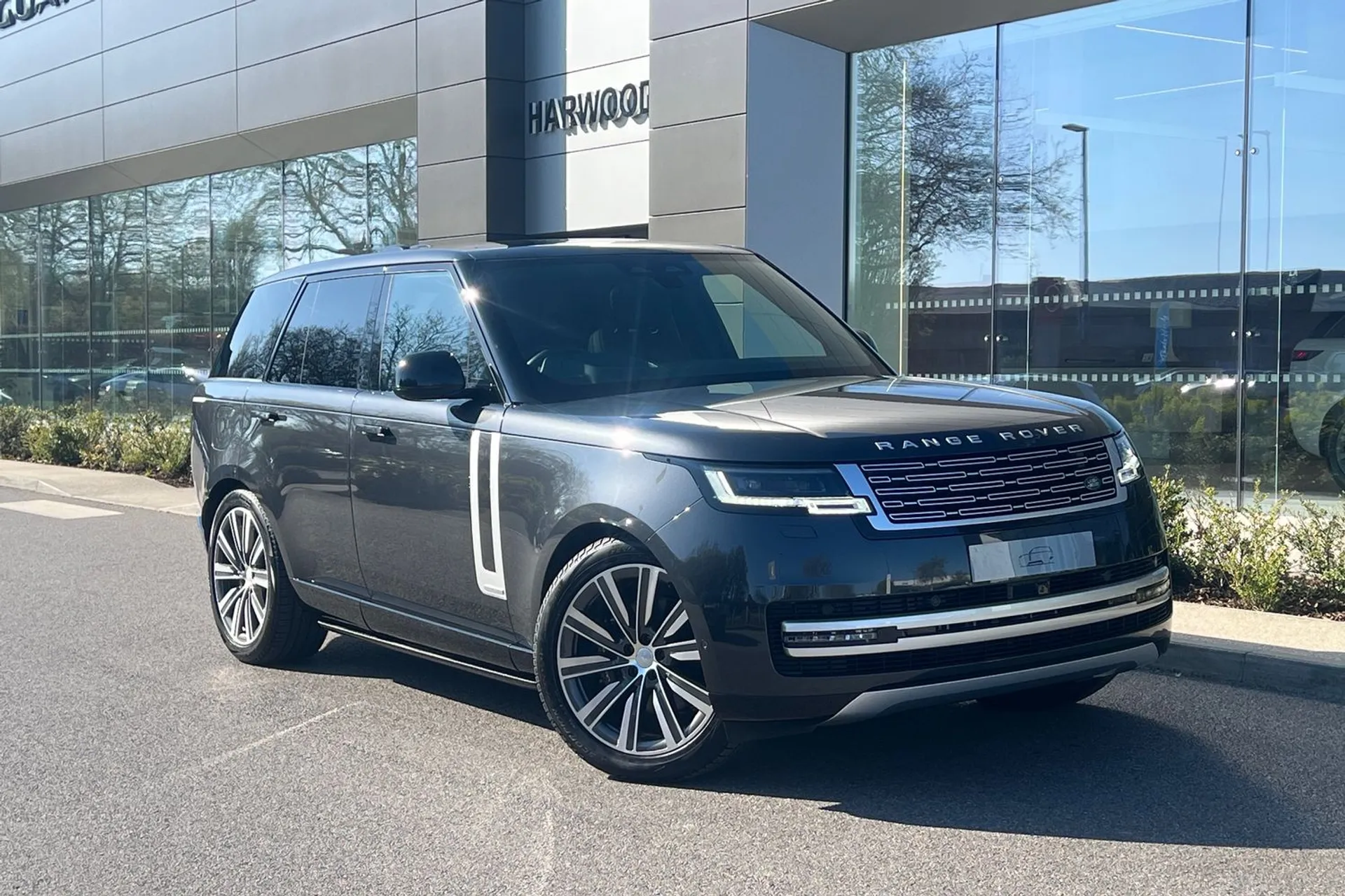 LAND ROVER RANGE ROVER focused image