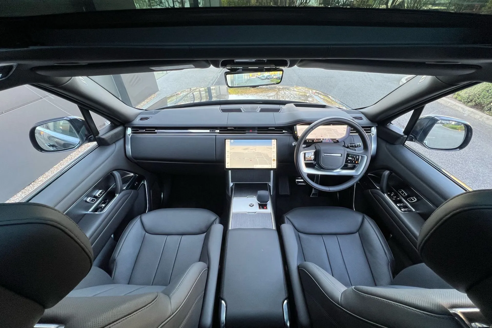 LAND ROVER RANGE ROVER thumbnail image number 3