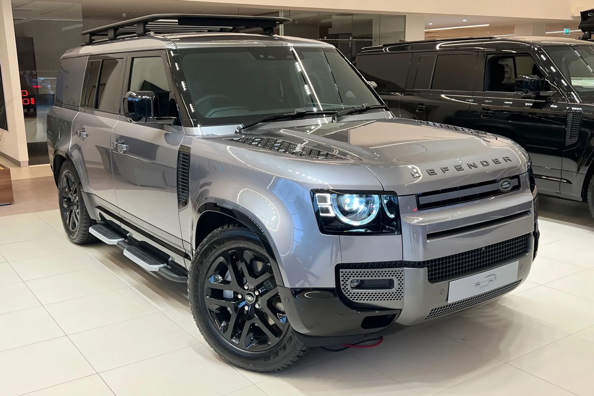 LAND ROVER Defender 130 focused image