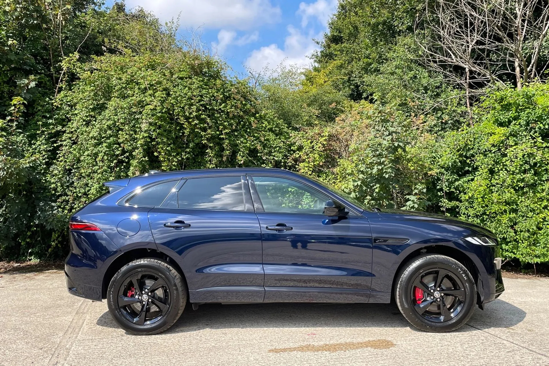 Jaguar F-Pace thumbnail image number 2