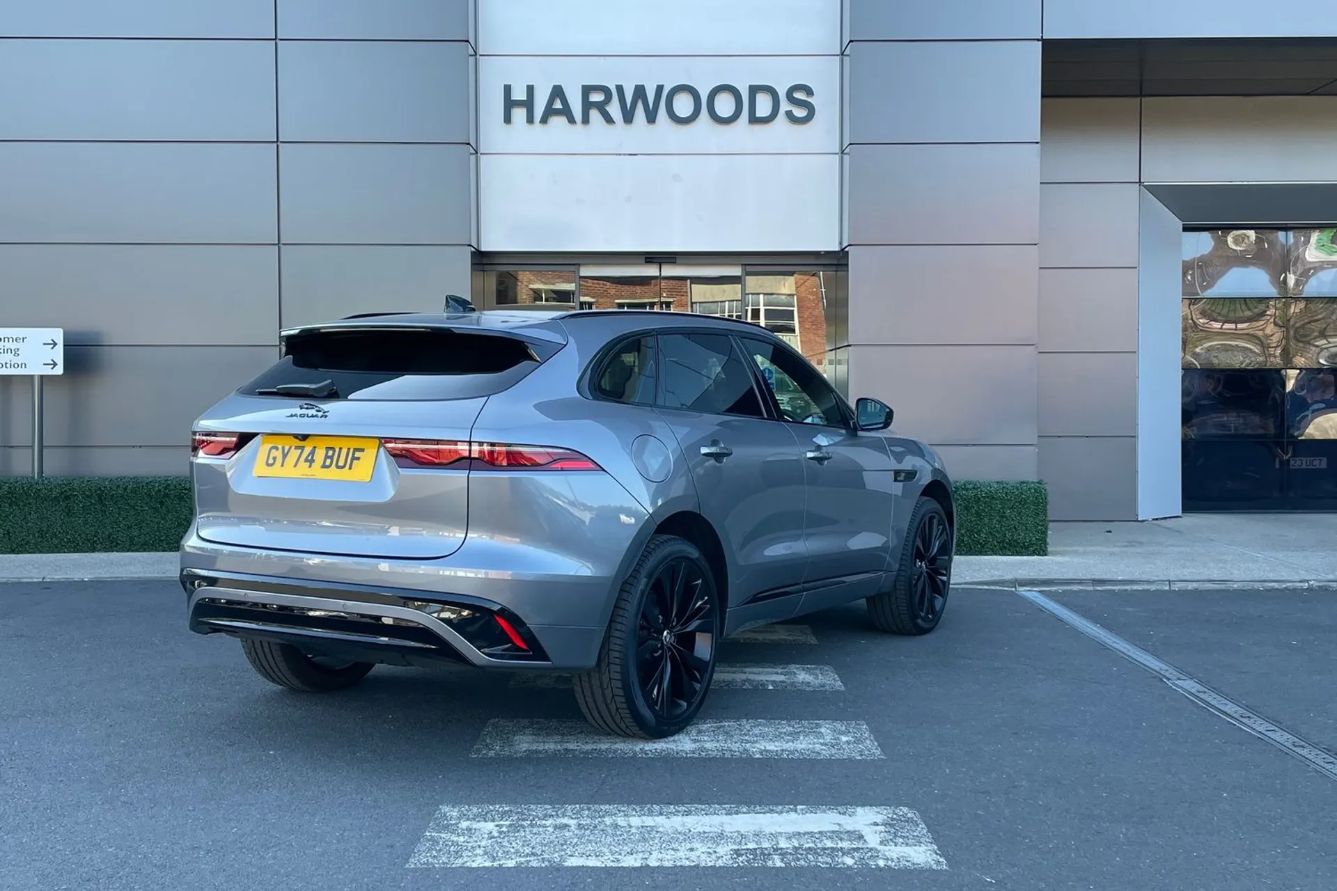 Jaguar F-PACE thumbnail image number 6