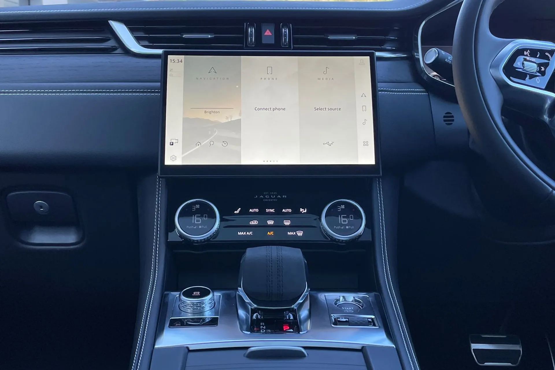 Jaguar F-PACE thumbnail image number 41