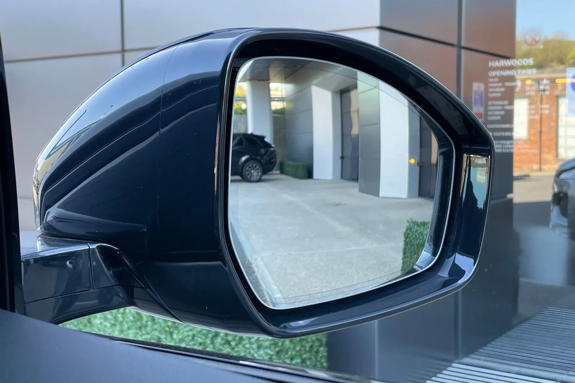 Jaguar F-PACE thumbnail image number 8