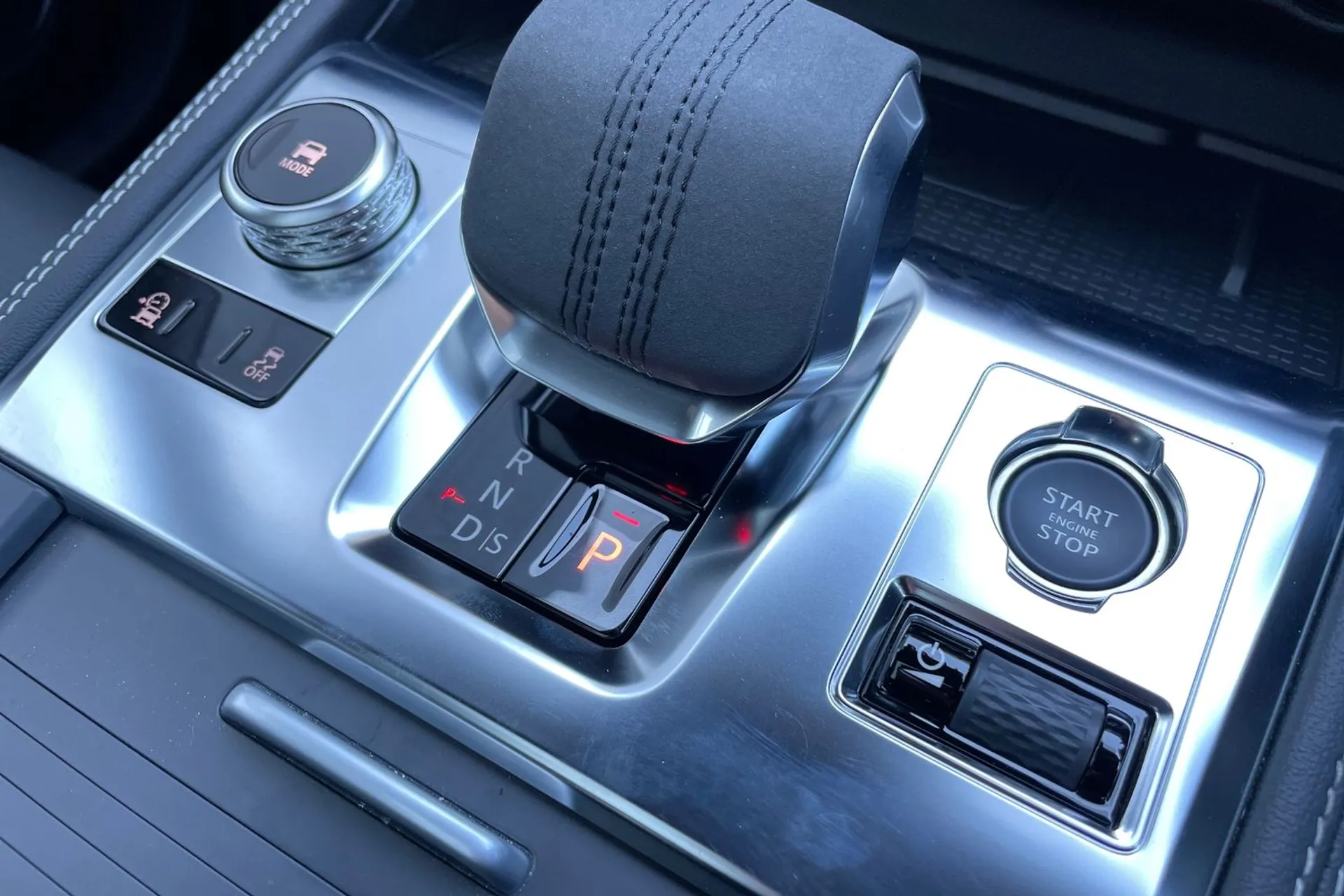 Jaguar F-PACE thumbnail image number 24