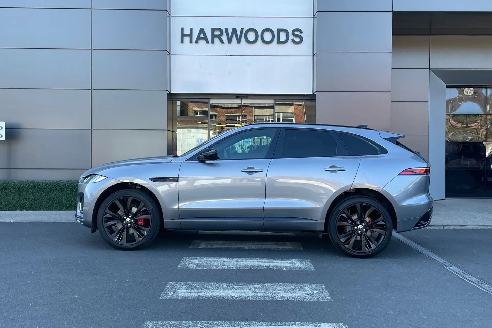Jaguar F-PACE thumbnail image number 11