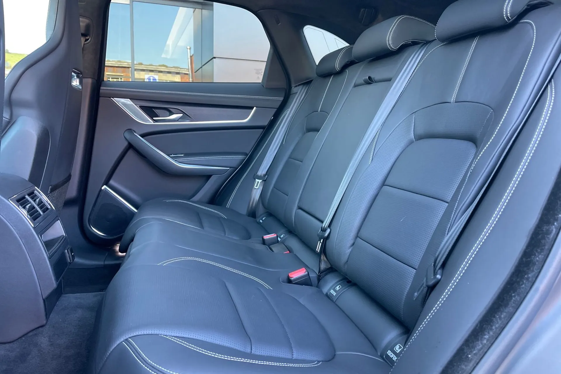 Jaguar F-PACE thumbnail image number 35