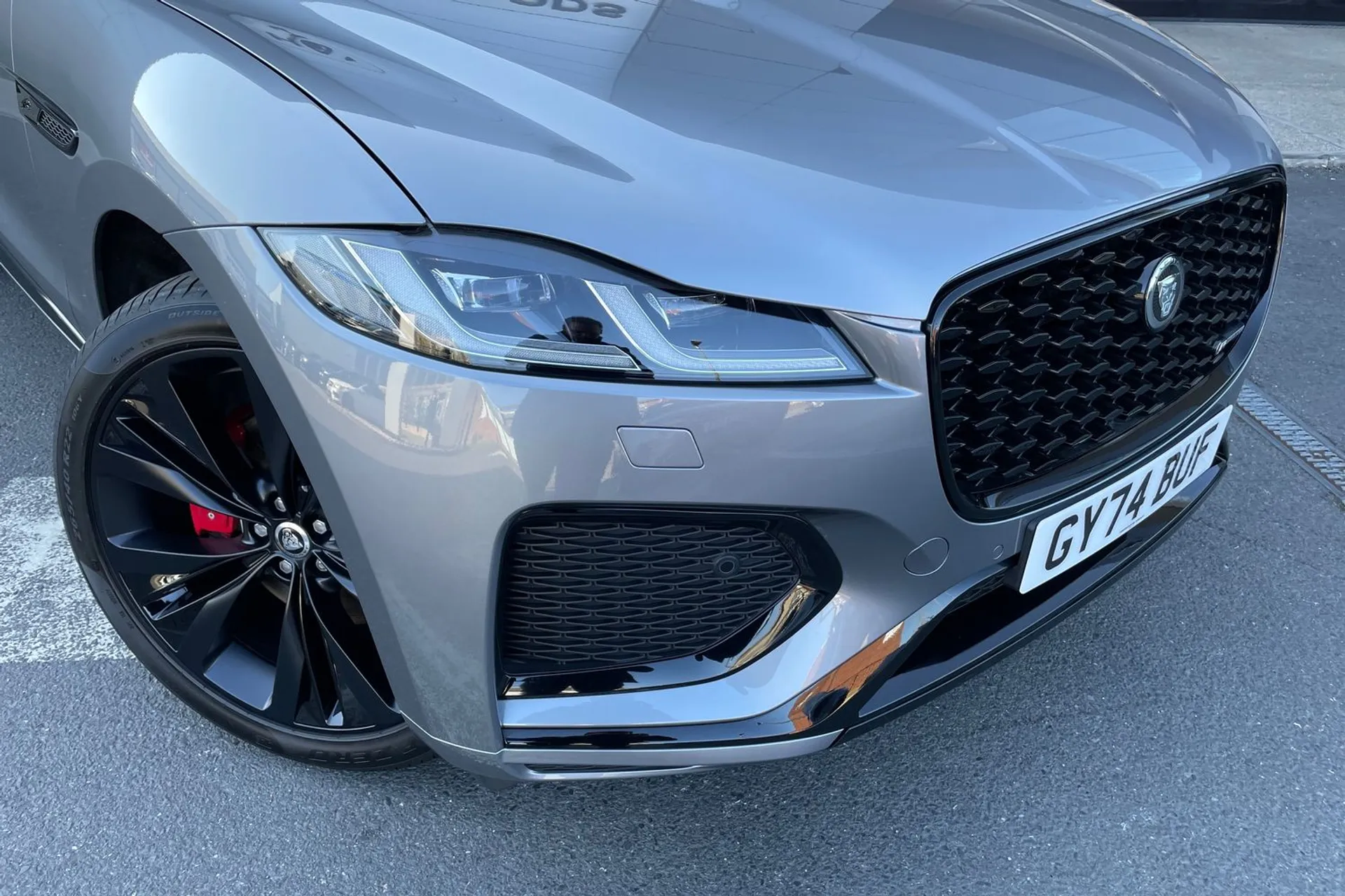 Jaguar F-PACE thumbnail image number 17