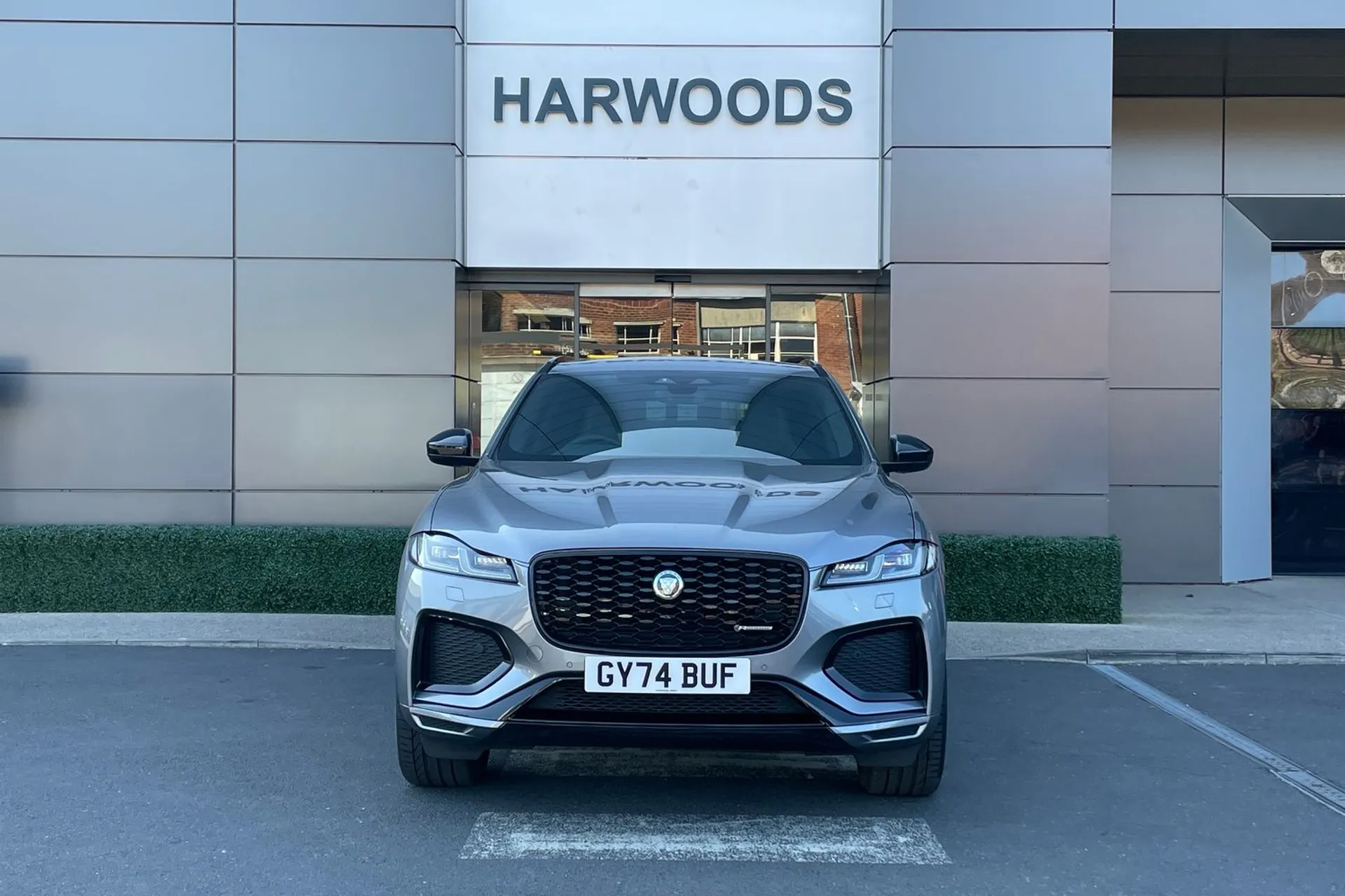 Jaguar F-PACE thumbnail image number 14