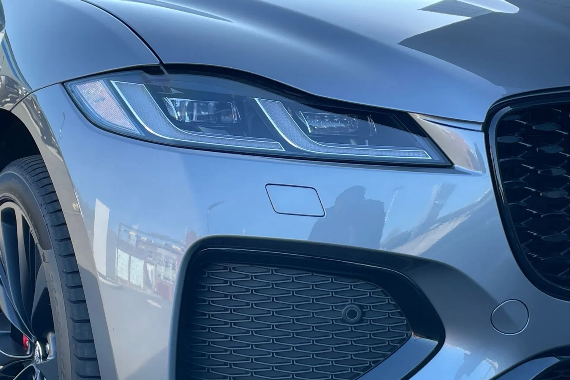 Jaguar F-PACE thumbnail image number 18