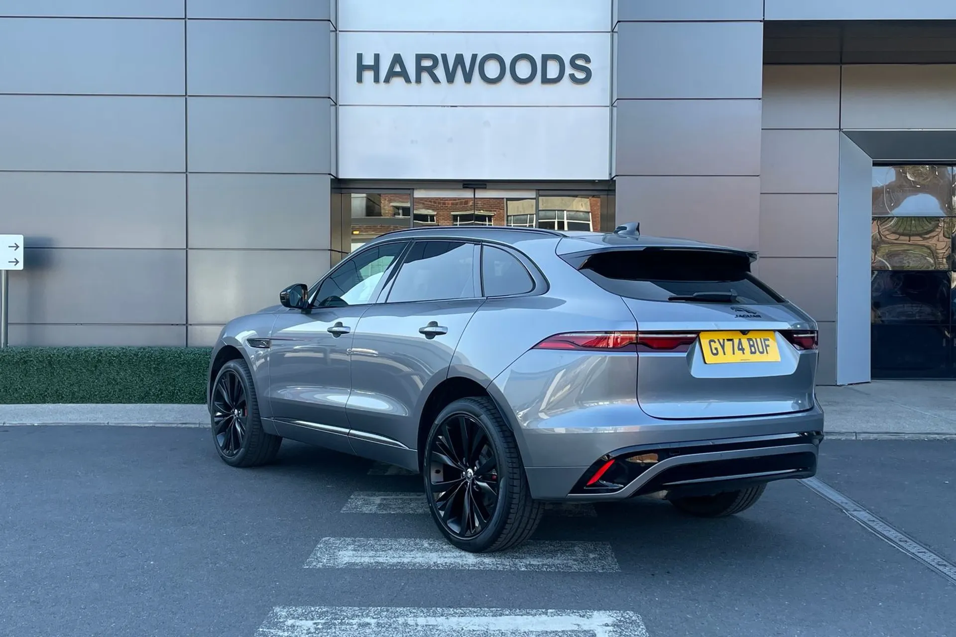 Jaguar F-PACE thumbnail image number 10