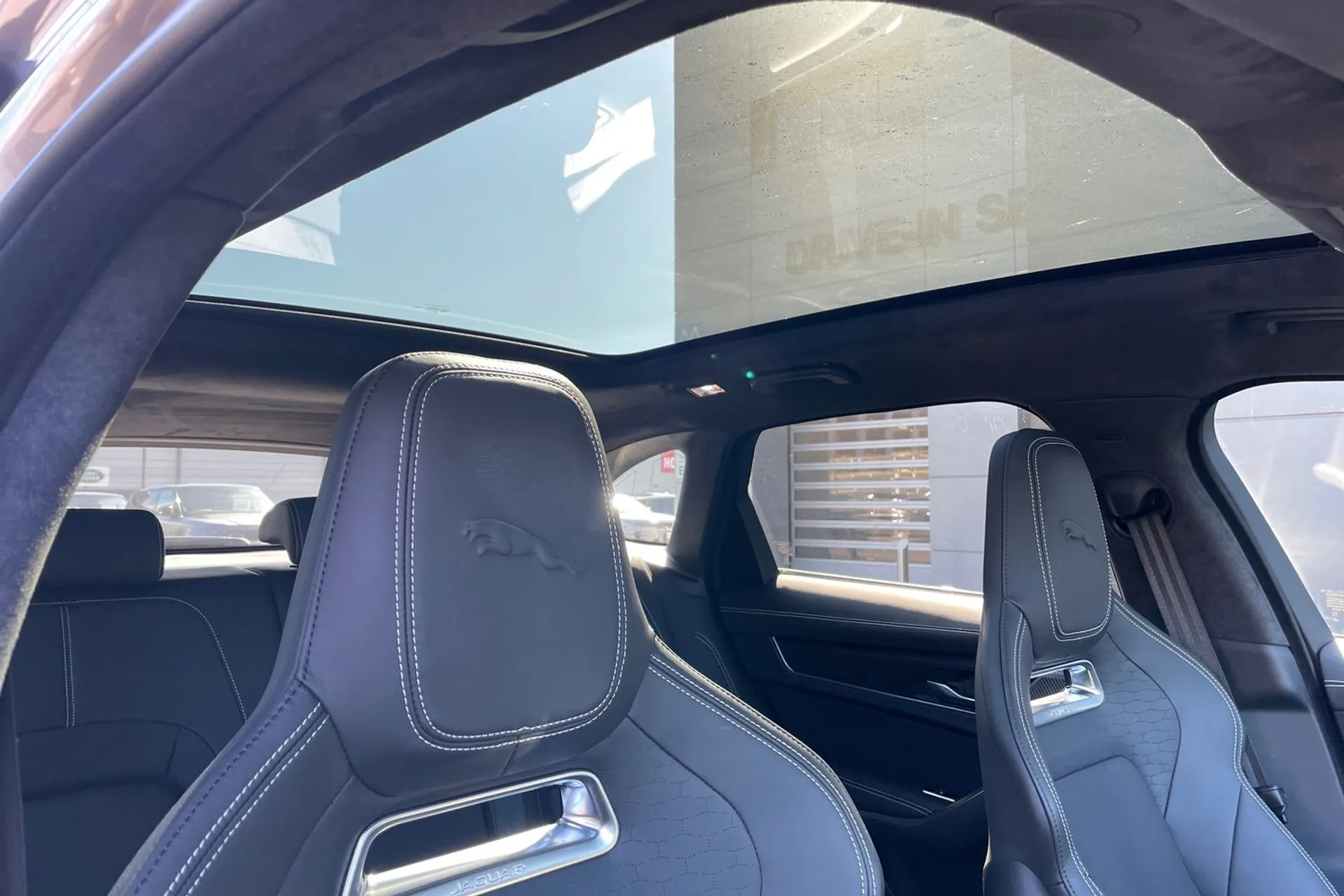 Jaguar F-PACE thumbnail image number 12