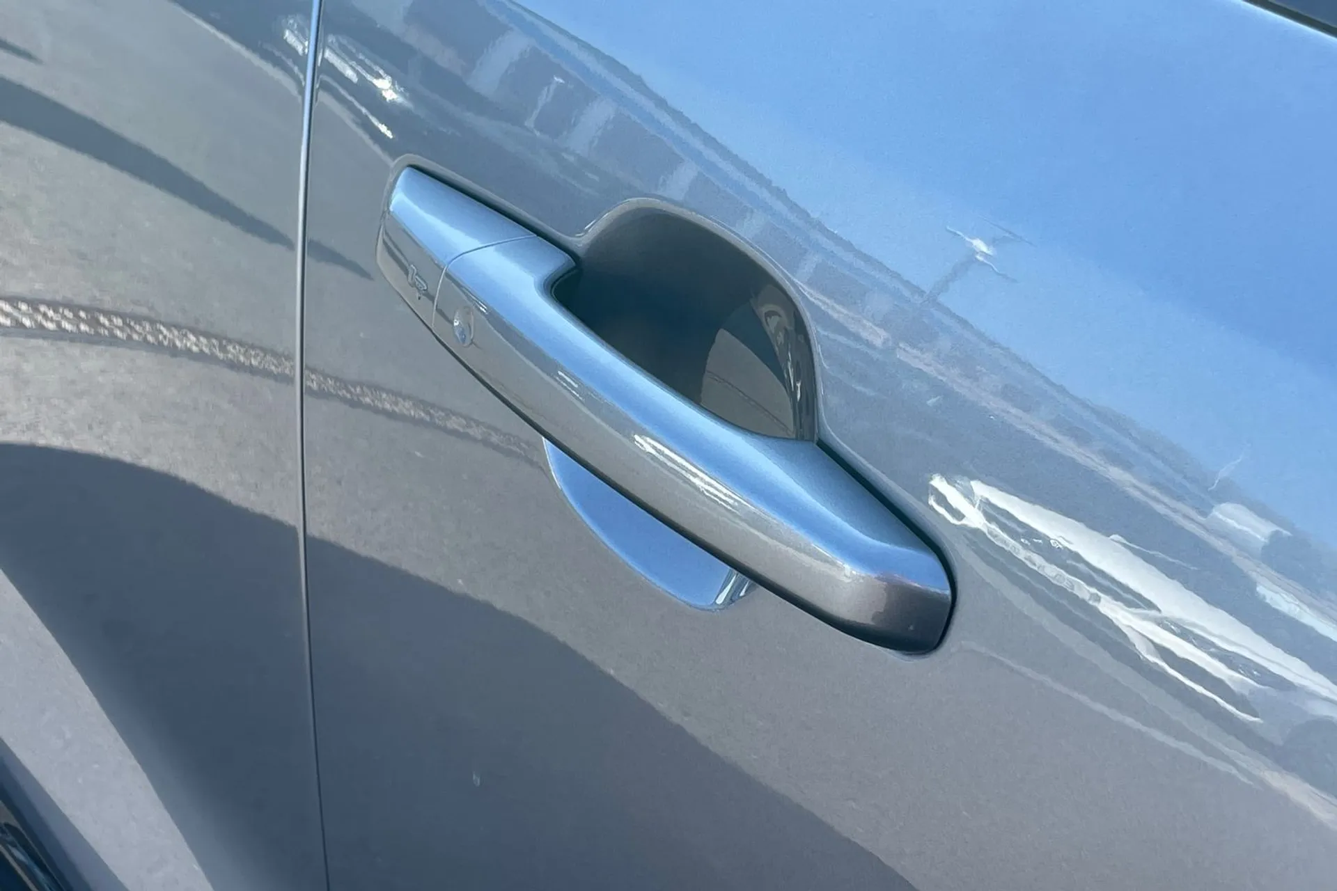 Jaguar F-PACE thumbnail image number 21