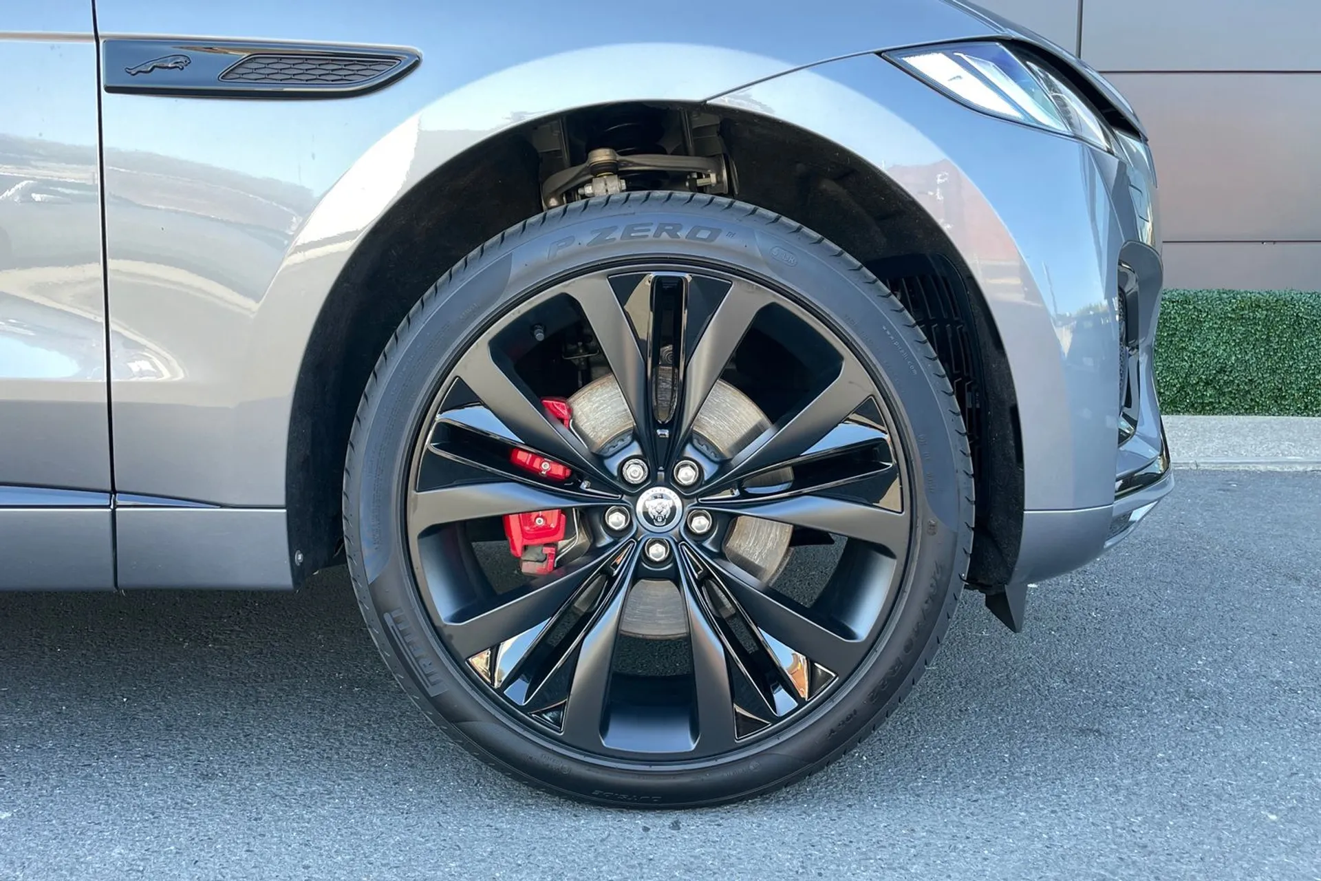 Jaguar F-PACE thumbnail image number 15