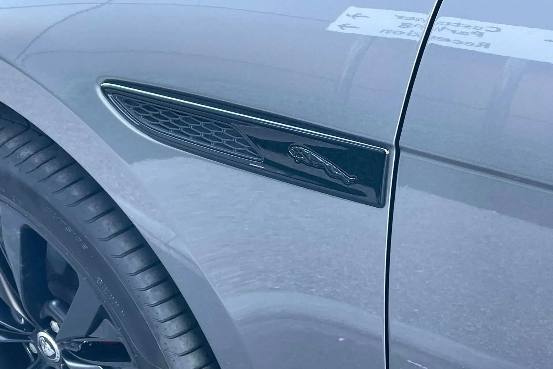 Jaguar F-PACE thumbnail image number 61
