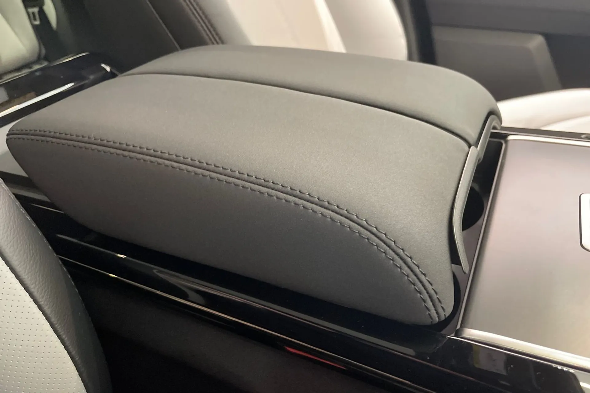 LAND ROVER RANGE ROVER VELAR thumbnail image number 49