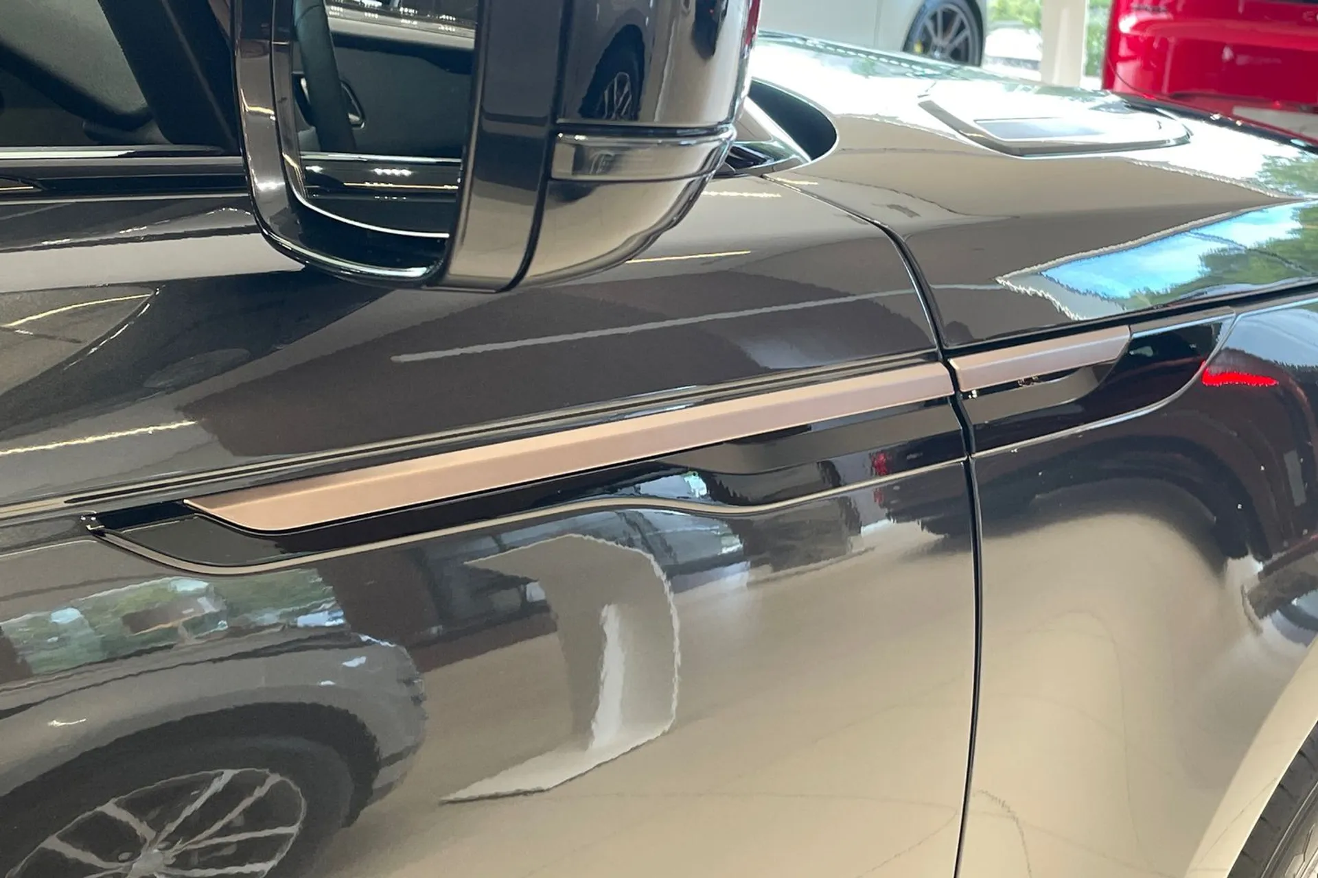 LAND ROVER RANGE ROVER VELAR thumbnail image number 14