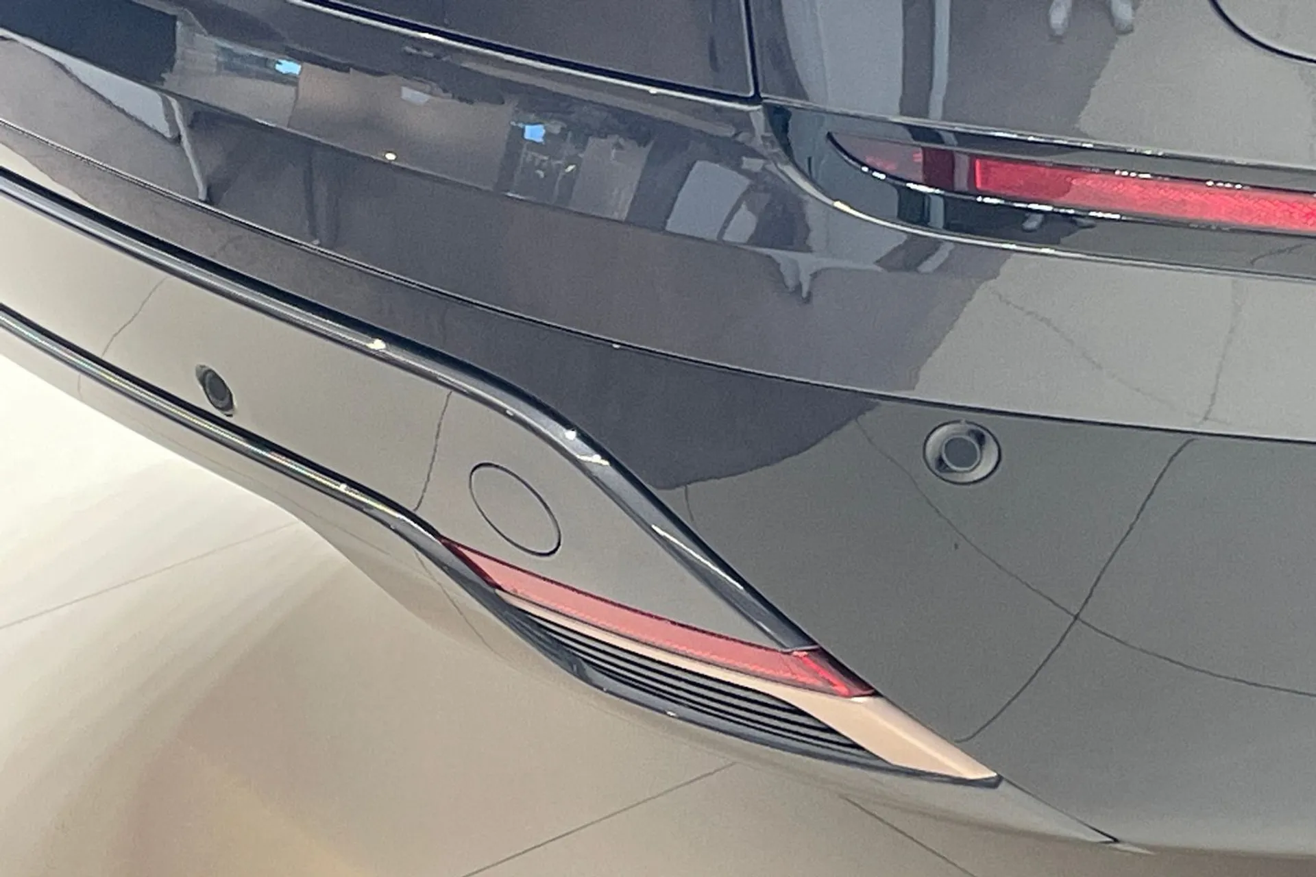 LAND ROVER RANGE ROVER VELAR thumbnail image number 16