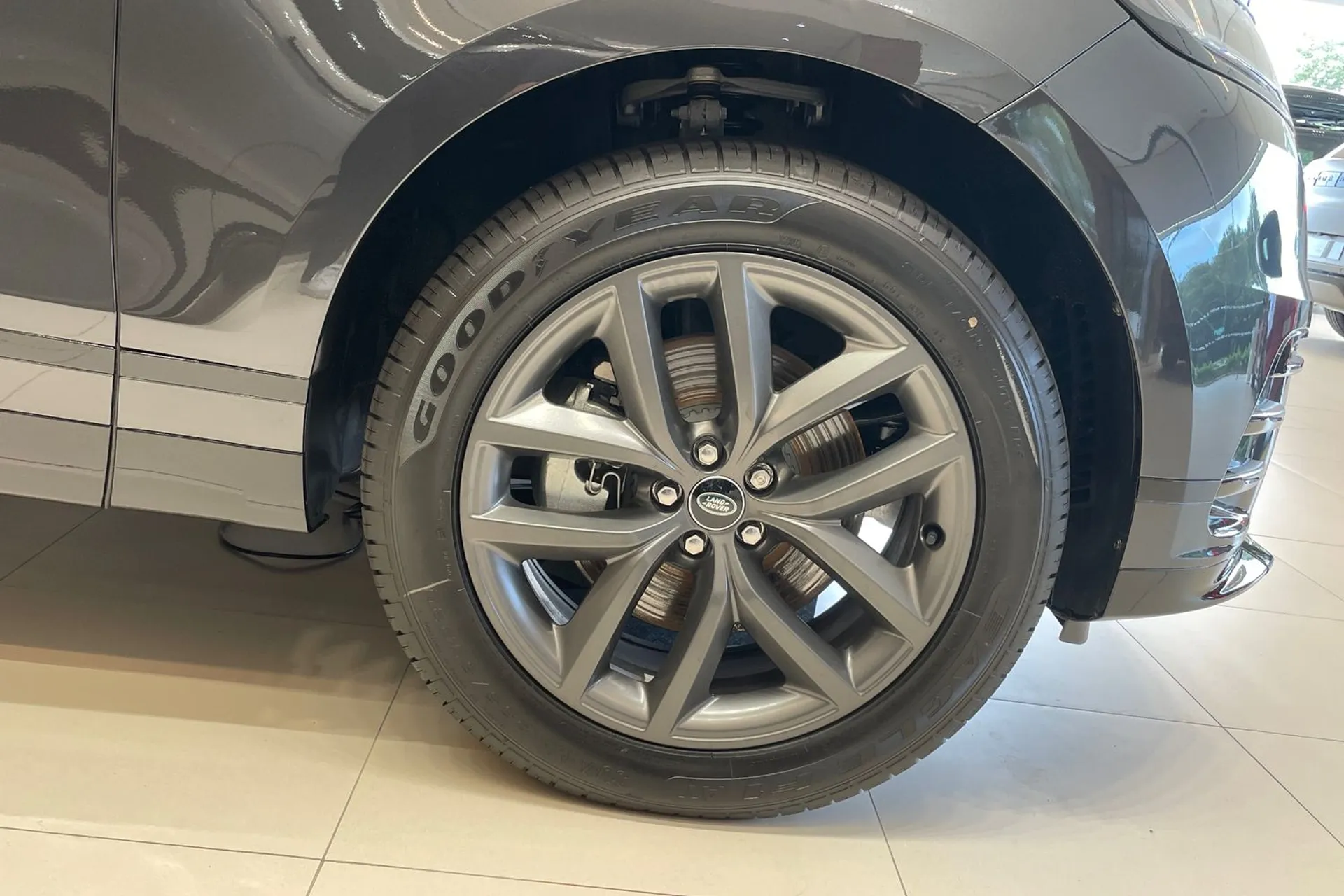 LAND ROVER RANGE ROVER VELAR thumbnail image number 18