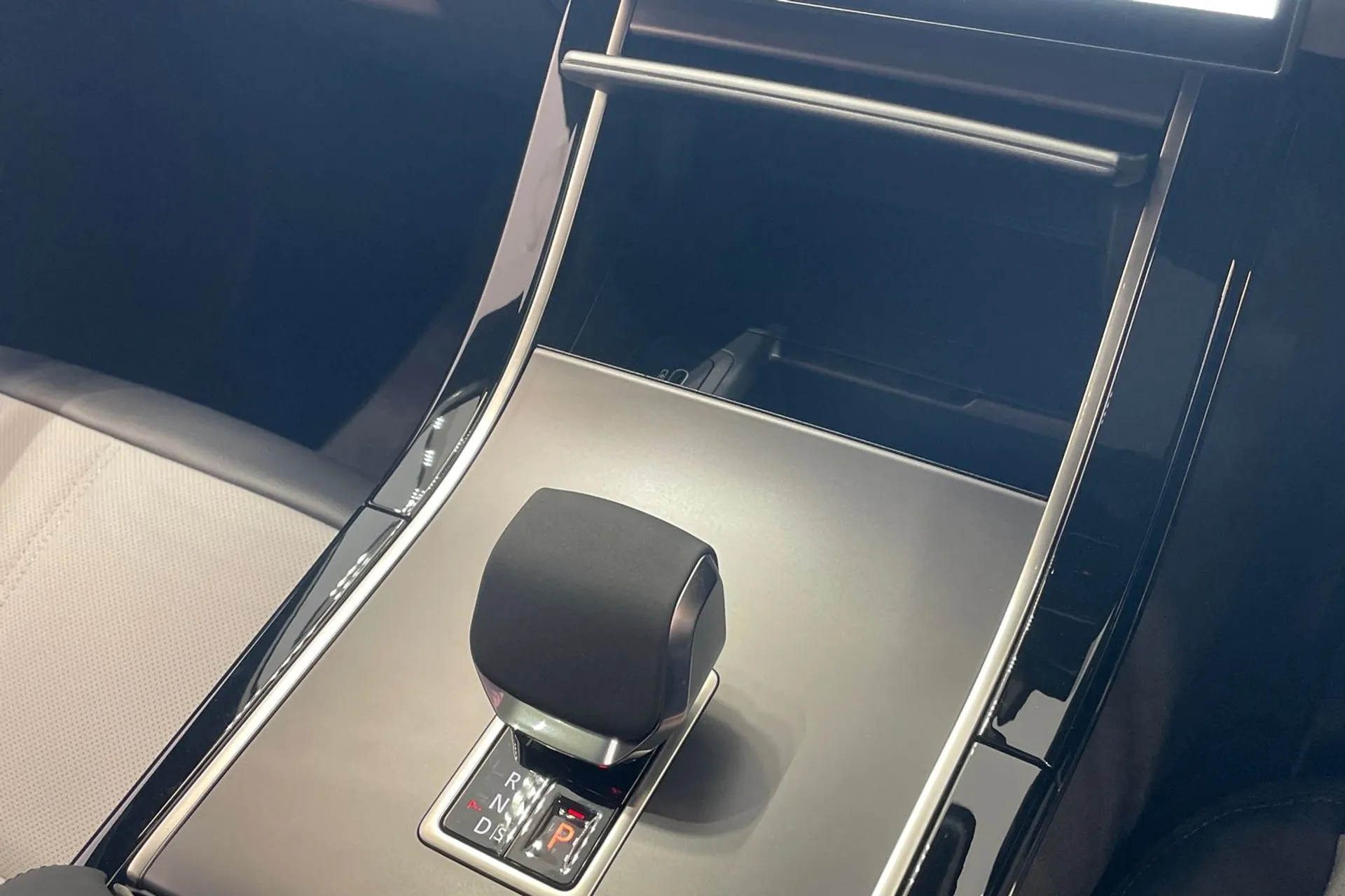 LAND ROVER RANGE ROVER VELAR thumbnail image number 20