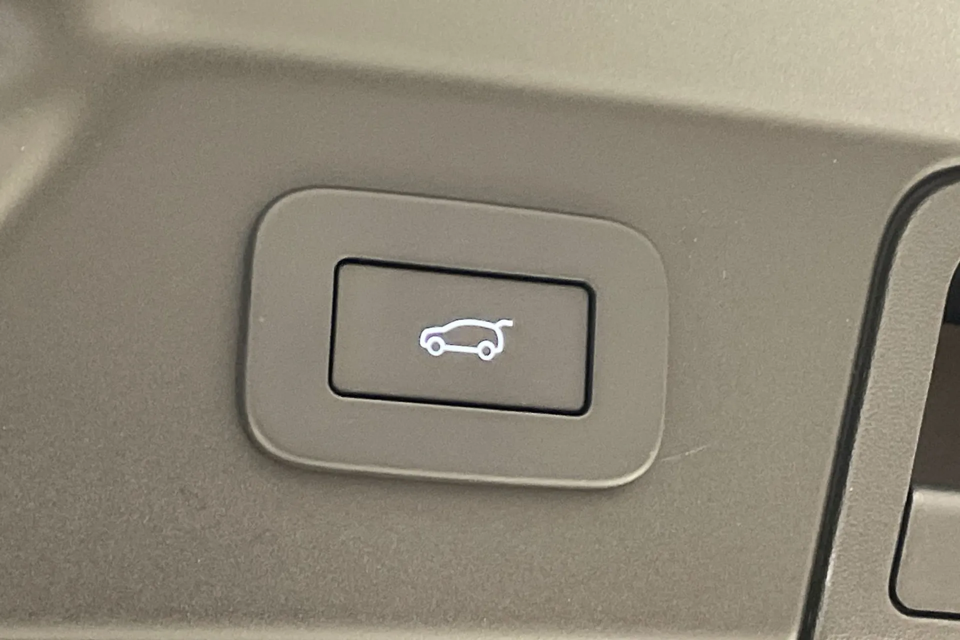 LAND ROVER RANGE ROVER VELAR thumbnail image number 28