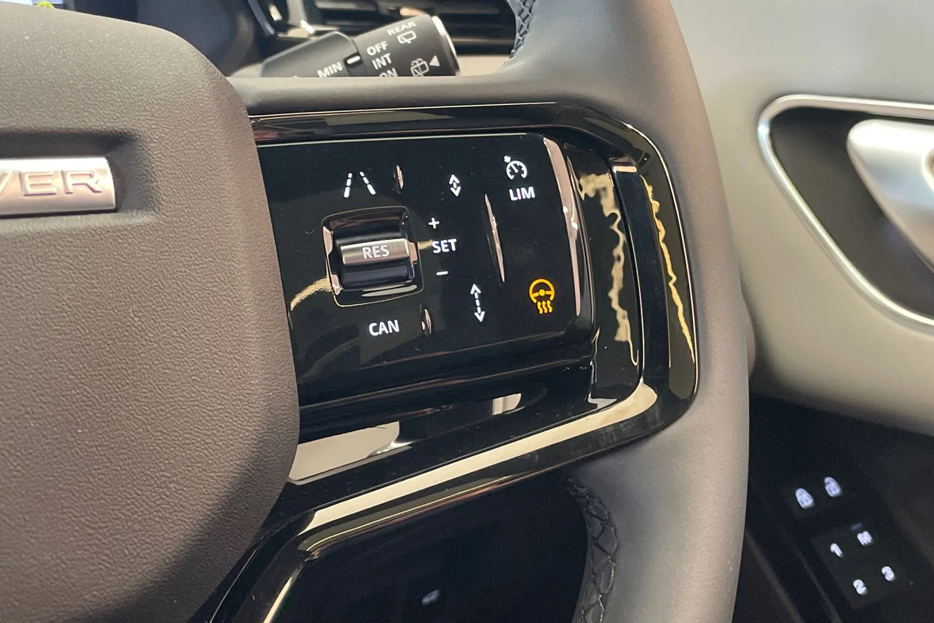 LAND ROVER RANGE ROVER VELAR thumbnail image number 47