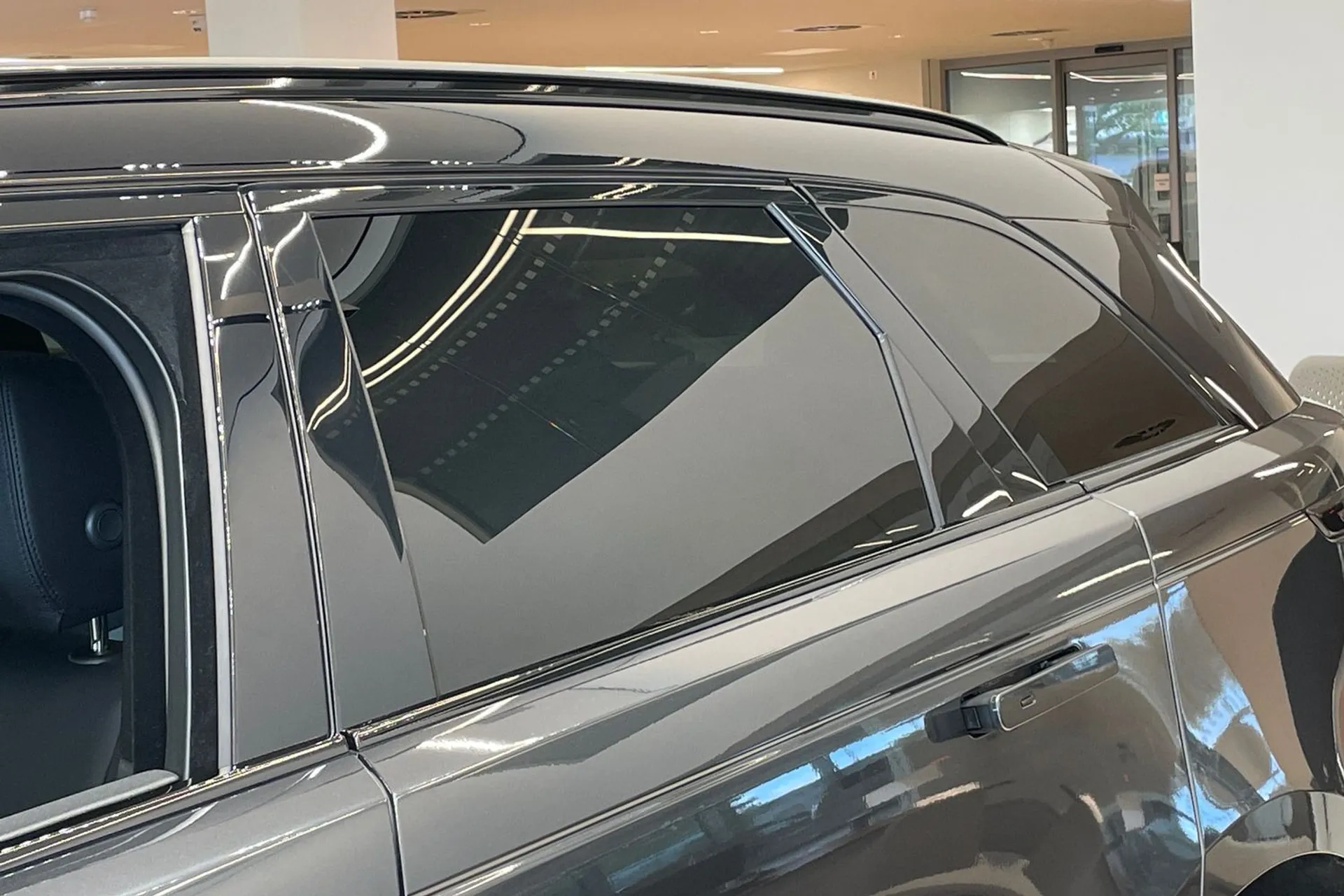 LAND ROVER RANGE ROVER VELAR thumbnail image number 26