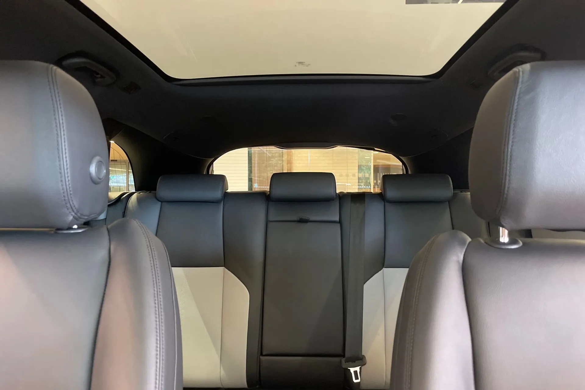 LAND ROVER RANGE ROVER VELAR thumbnail image number 36