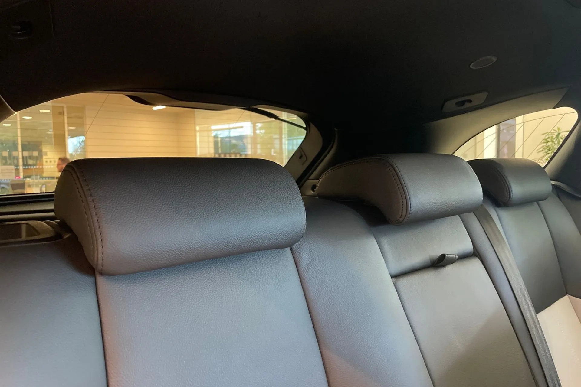 LAND ROVER RANGE ROVER VELAR thumbnail image number 31