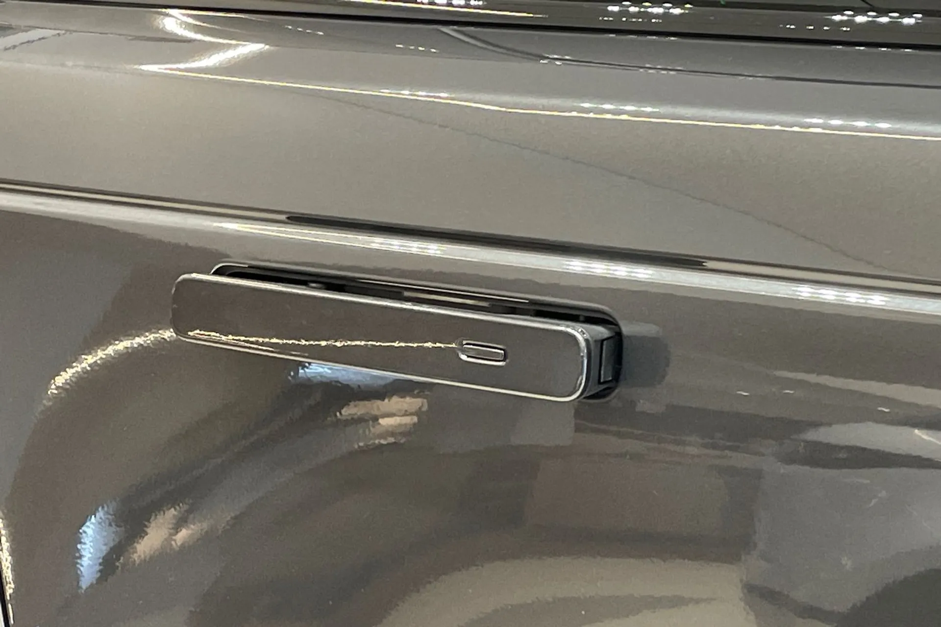 LAND ROVER RANGE ROVER VELAR thumbnail image number 25