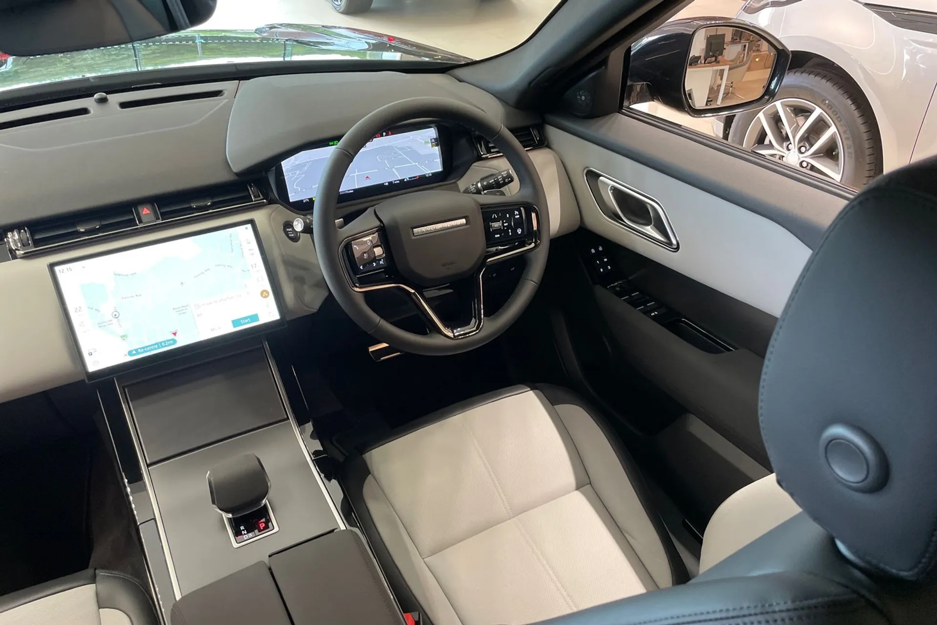 LAND ROVER RANGE ROVER VELAR thumbnail image number 23