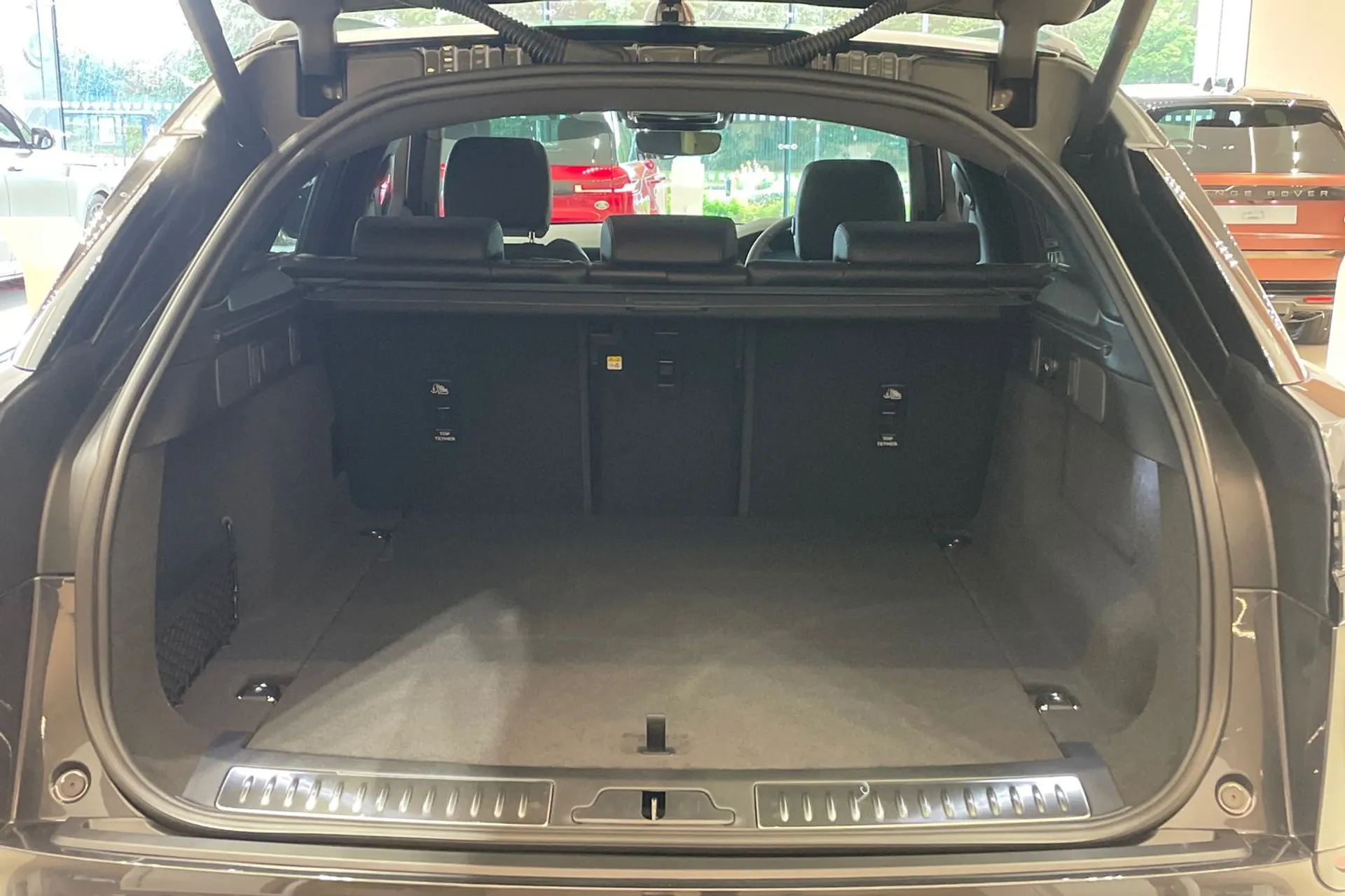 LAND ROVER RANGE ROVER VELAR thumbnail image number 29