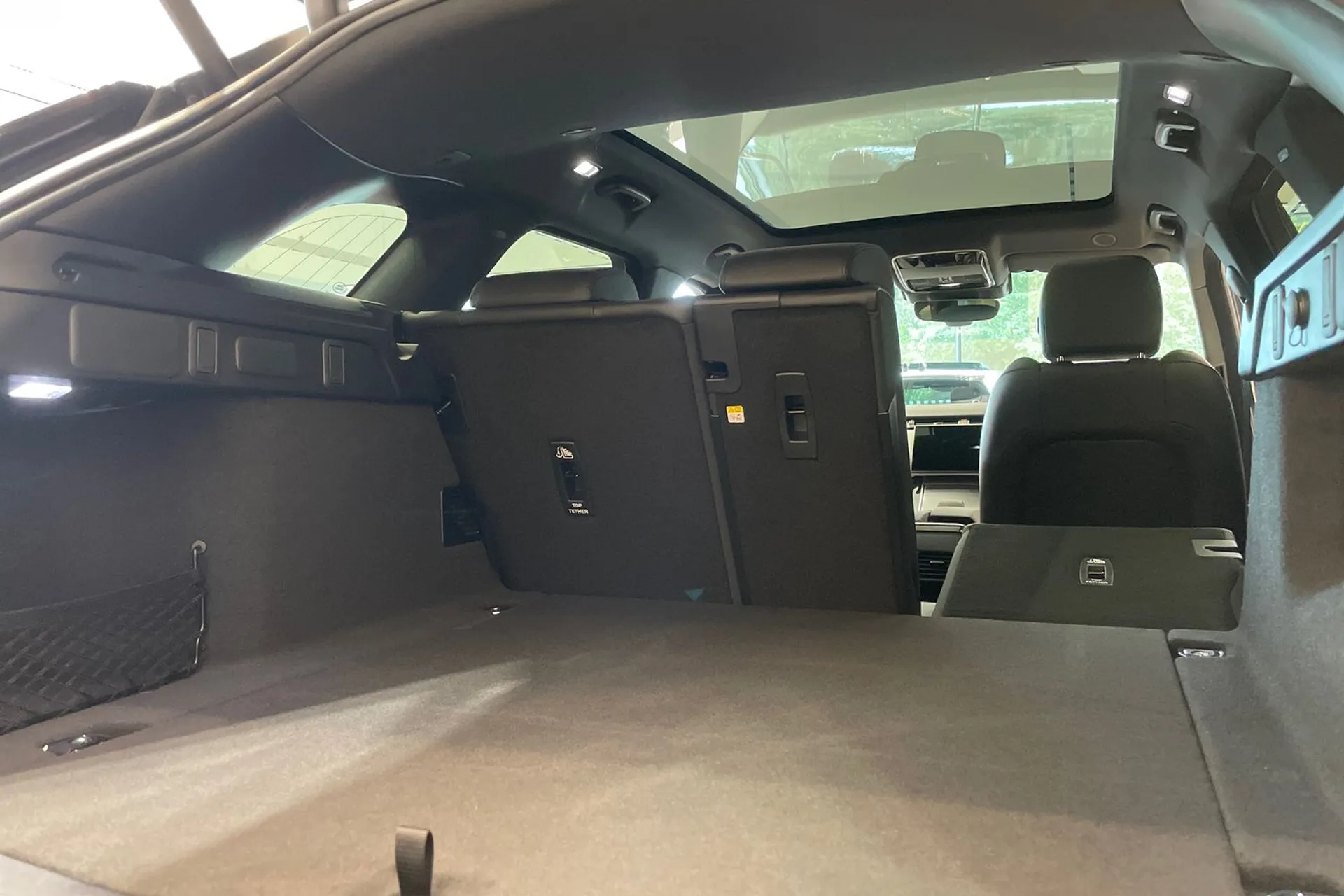 LAND ROVER RANGE ROVER VELAR thumbnail image number 30